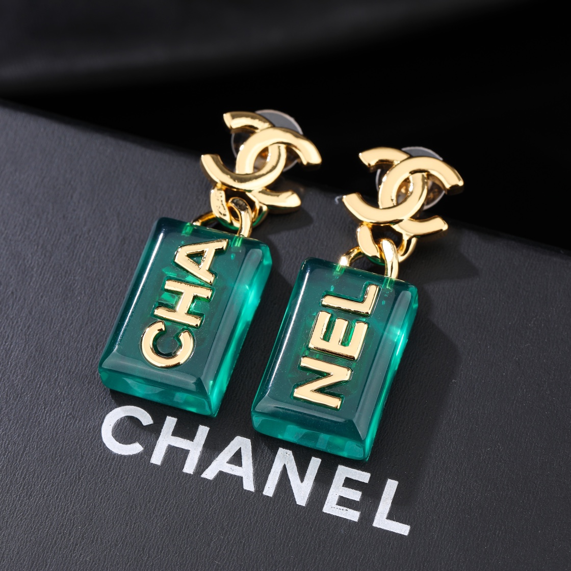 CHANEL🇫🇷Xiaoxiang new acrylic earrings