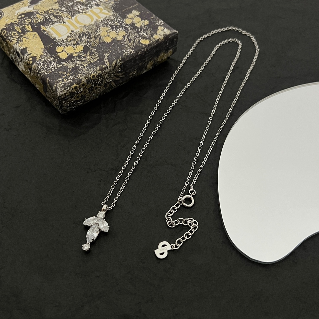 Dior necklace