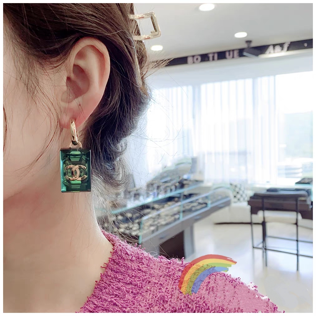 CHANEL🇫🇷Xiaoxiang emerald sugar cube letter earrings