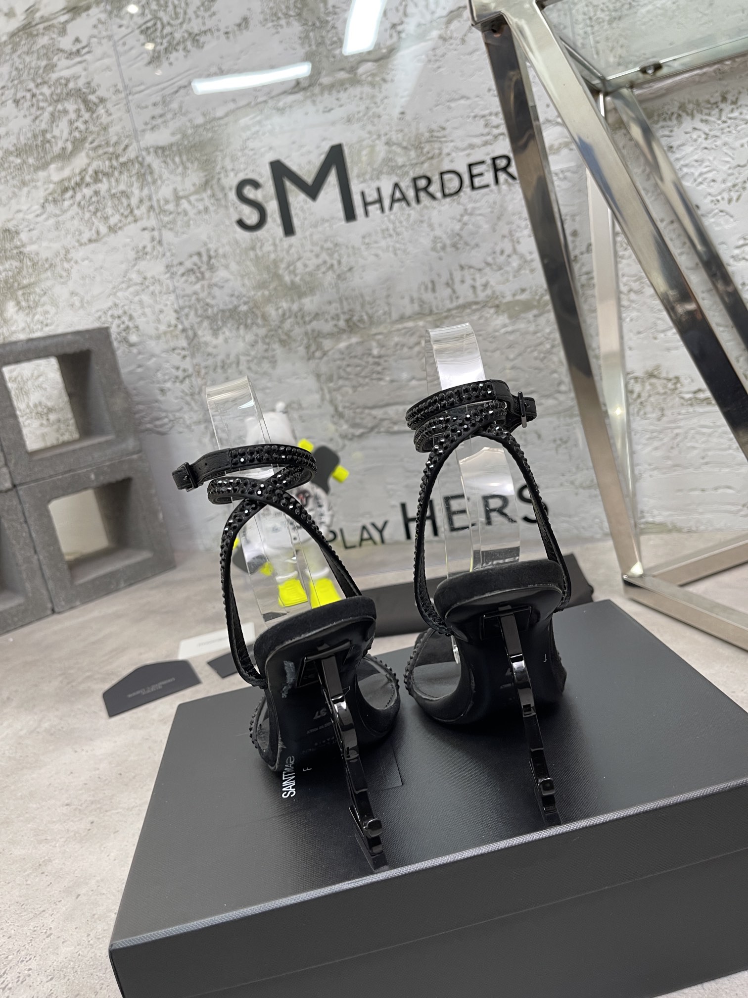 𝙎𝙖𝙞𝙣𝙩 𝙇𝙖𝙪𝙧𝙚𝙣𝙩 | 𝟐𝟎𝟐𝟐/𝐒𝐒 𝐧𝐞𝐰 YSL｜Early spring hot ysl high heel strappy sandals Italian leather sole