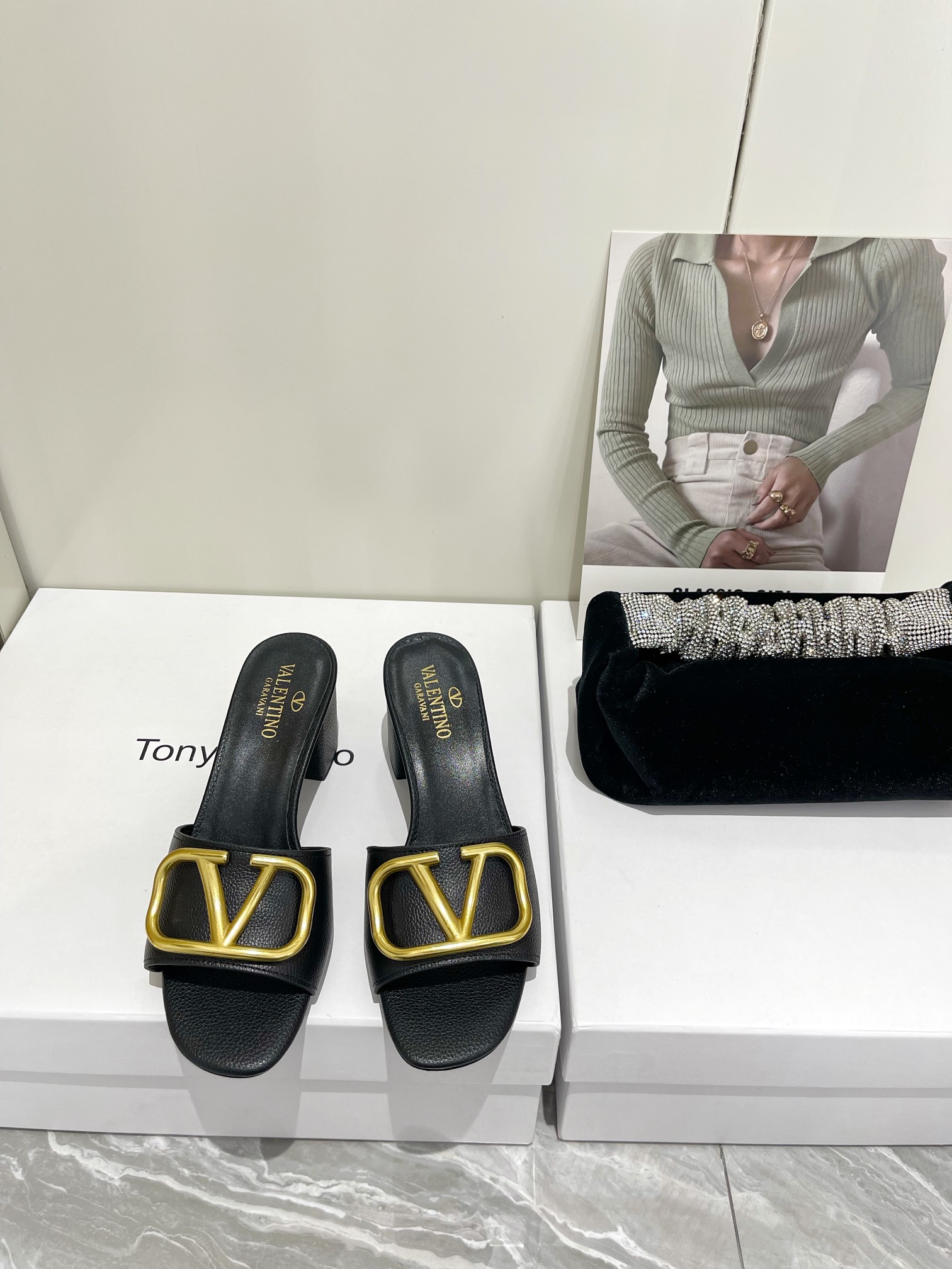 【Valentino】𝟐𝟎𝟐𝟏/𝐒𝐒 𝐧𝐞𝐰  Valentino 2022 / fw spring and summer new women's slippers