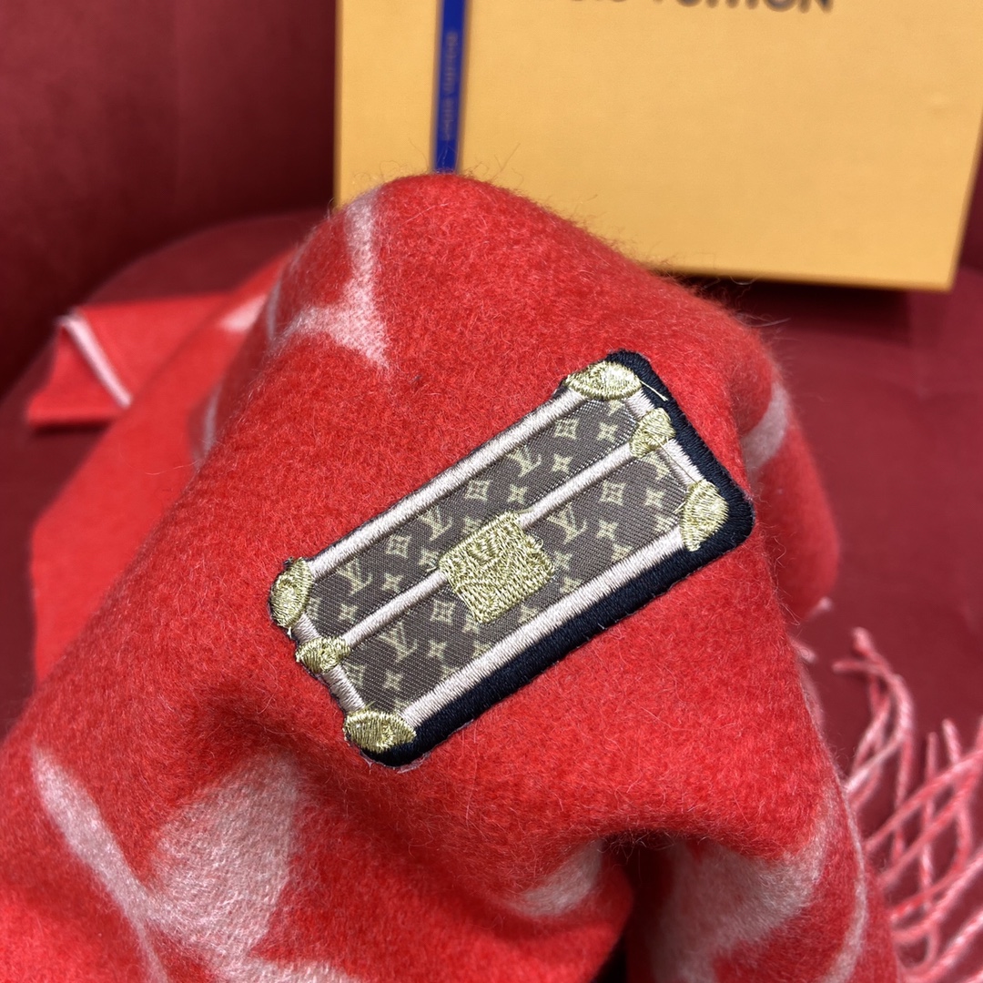 𝐋𝐨𝐮𝐢𝐬 𝐯𝐮𝐢𝐭𝐭𝐨𝐧 cashmere scarf