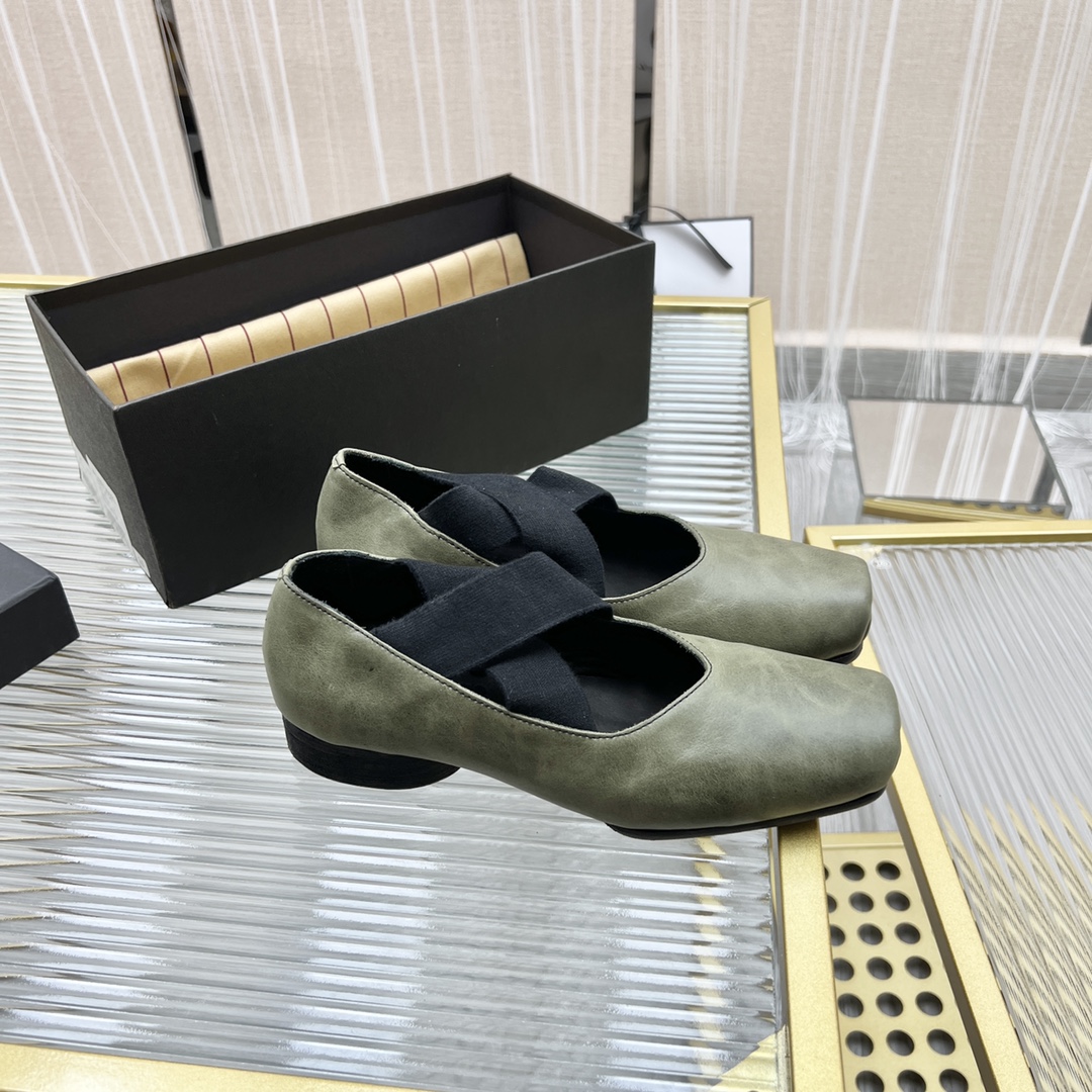 𝐔𝐌𝐀 𝐖𝐀𝐍𝐆｜𝟐𝟎𝟐𝟑/𝐒𝐒 𝐧𝐞𝐰  UMA WANG classic models retro do old ballet shoes