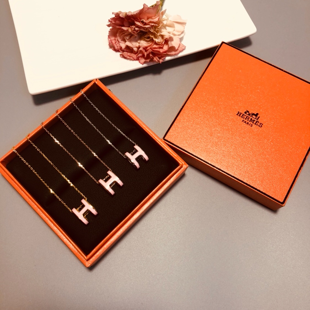 Hermes necklace