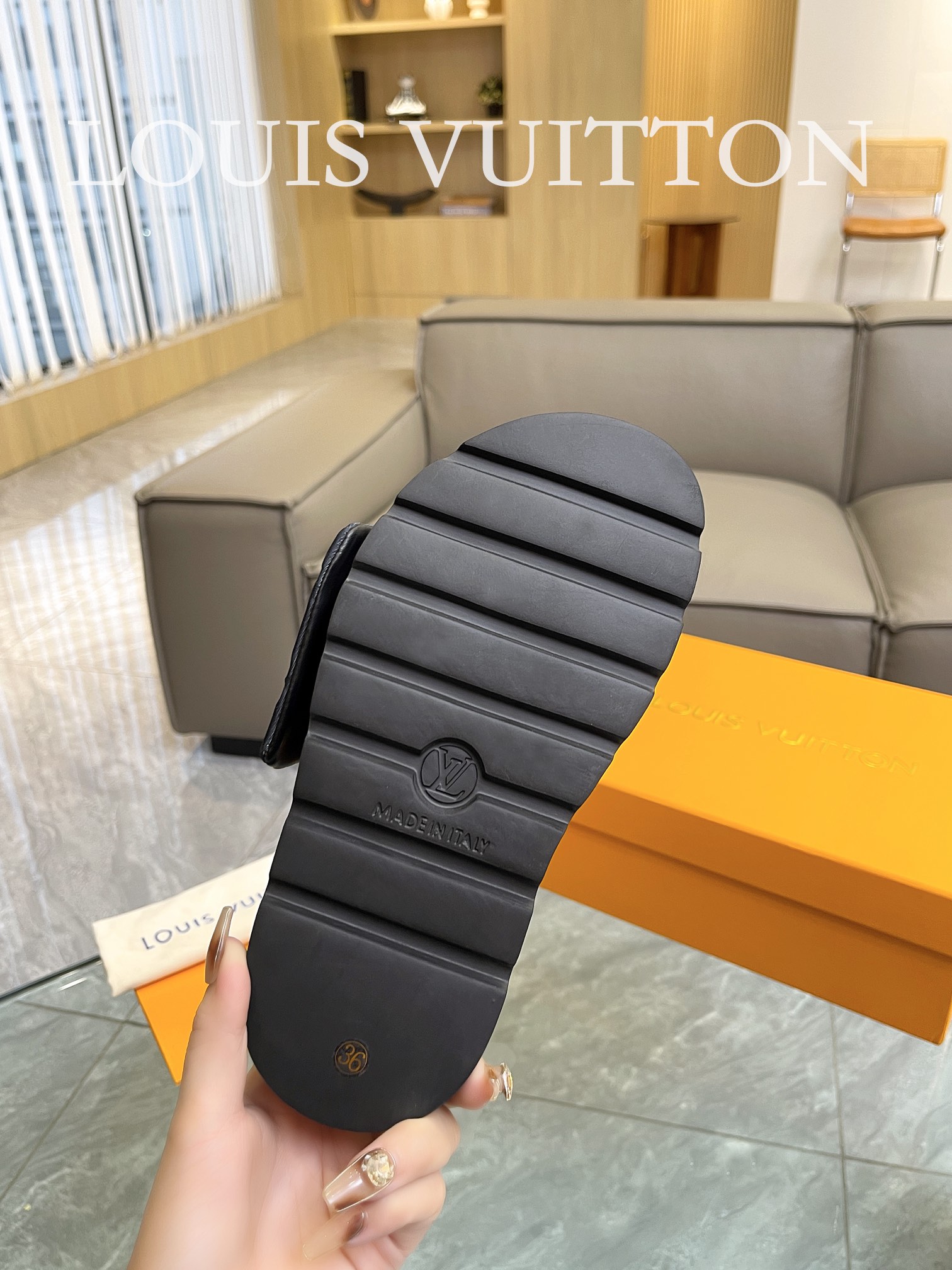 Louis Vuitton 2023 couple models embossed print