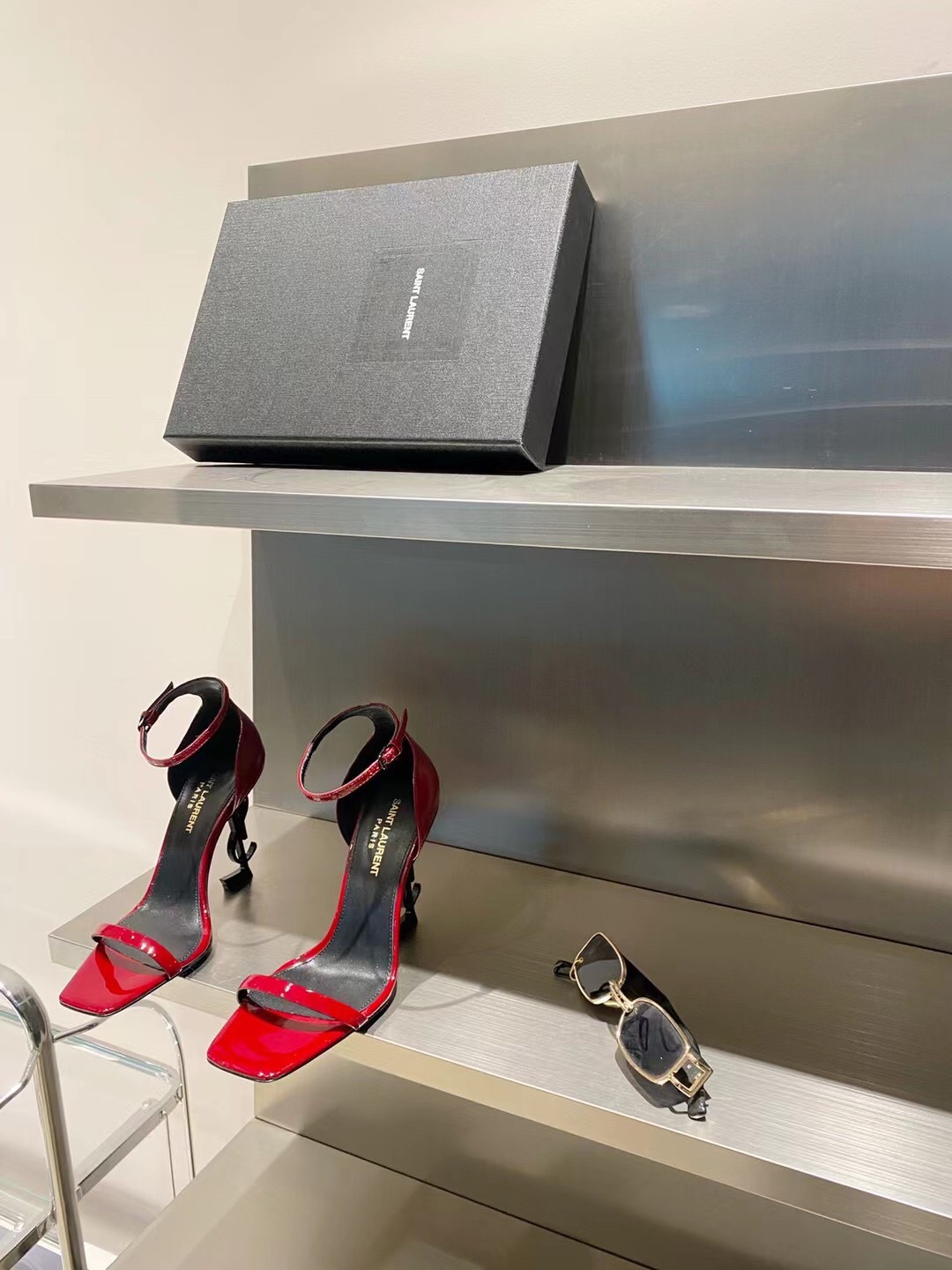 𝙎𝙖𝙞𝙣𝙩 𝙇𝙖𝙪𝙧𝙚𝙣𝙩 | 𝟐𝟎𝟐𝟏/𝐒𝐒 𝐧𝐞𝐰 YSL｜A beautiful classic Alphabet high-heeled sandals