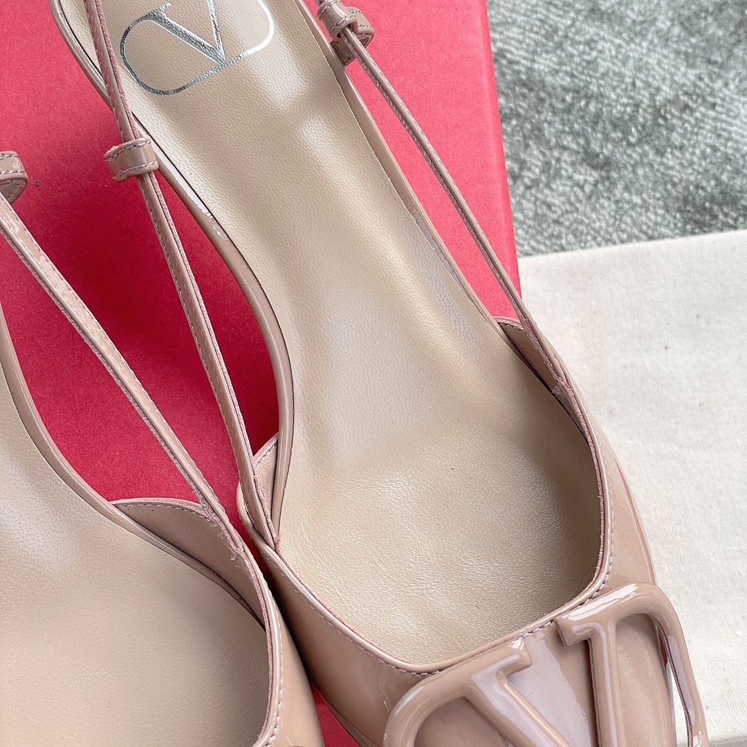 Valentino V Buckle High Heel 4CM Kitten Heel Nude Pink