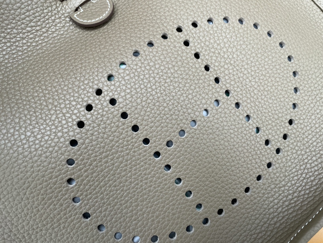 Evelyne 29 tc leather elephant gray silver buckle