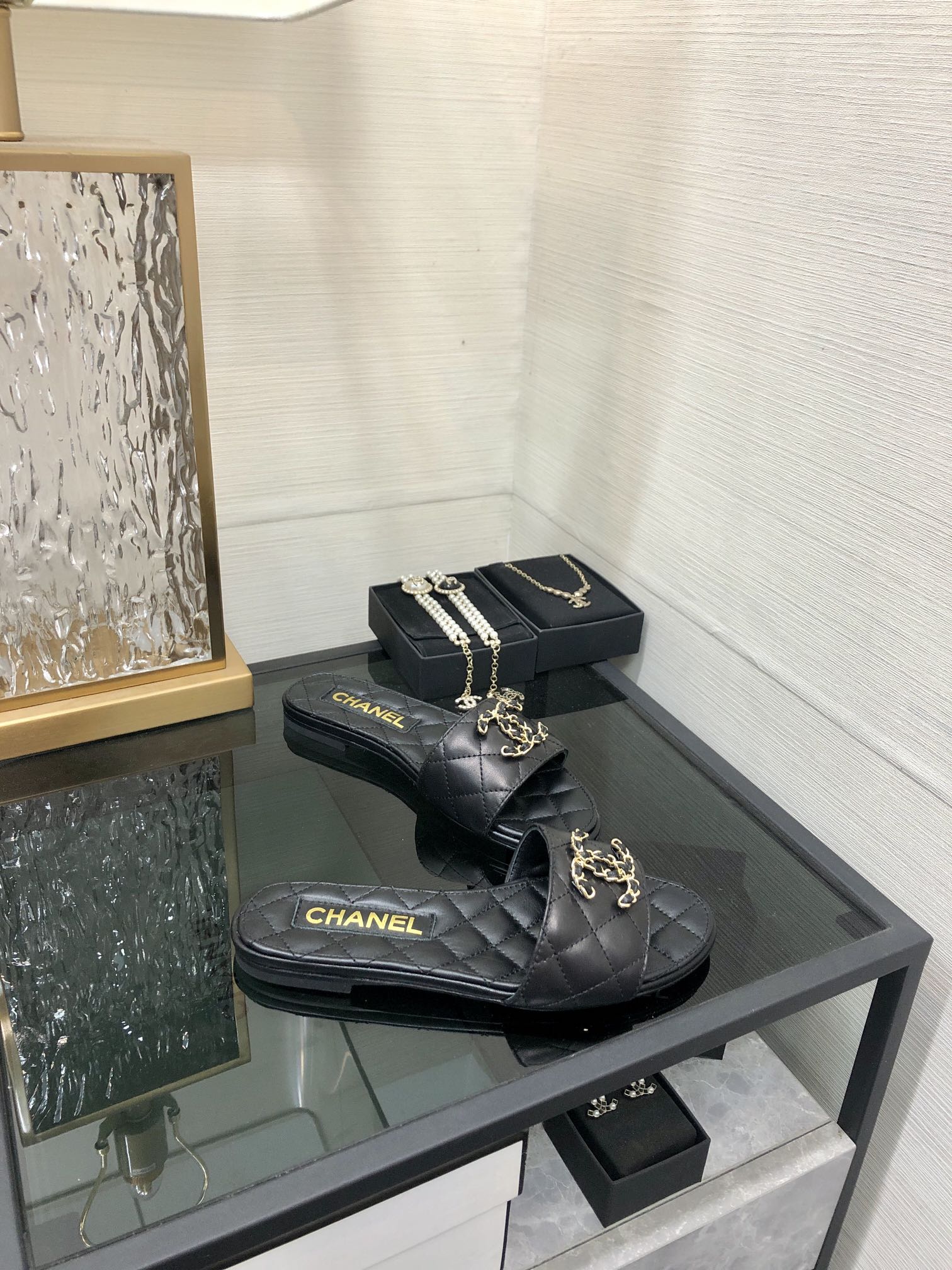 CHANEL 2023 spring and summer latest electric embroidery honey slippers Imported leather outsole