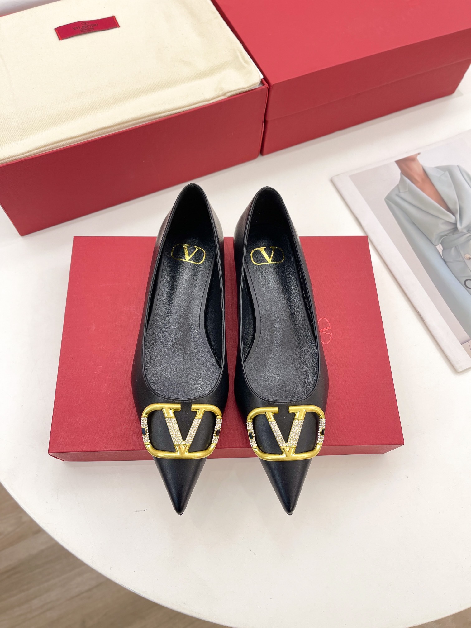 【Valentino】𝟐𝟎𝟐𝟏/𝐒𝐒 𝐧𝐞𝐰 Valentino 2022 spring and summer new large V diamond buckle high heels on the new