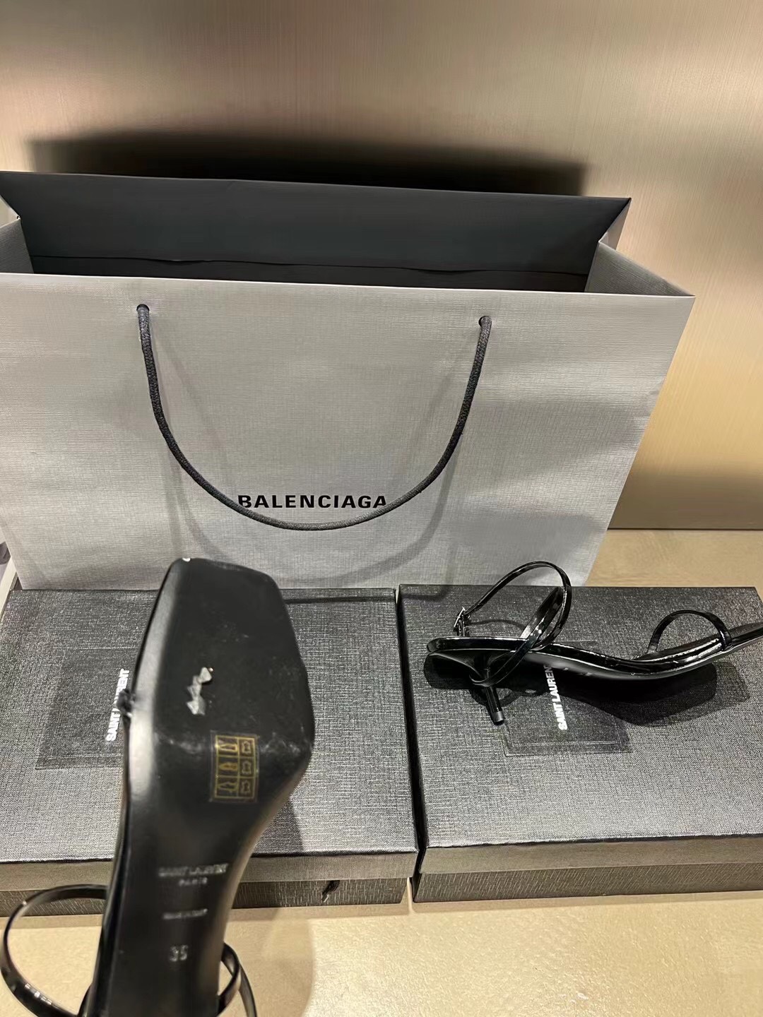 𝙎𝙖𝙞𝙣𝙩 𝙇𝙖𝙪𝙧𝙚𝙣𝙩 | 𝟐𝟎𝟐𝟐/𝐒𝐒 𝐧𝐞𝐰 YSL｜New Roman sandals crystal sheepskin