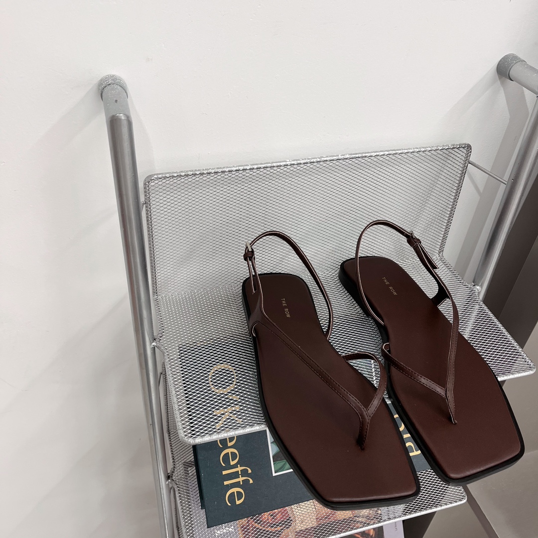 𝐓𝐇𝐄 𝐑𝐎𝐖｜𝟐𝟎𝟐𝟐/𝐒𝐒 𝐧𝐞𝐰 New The row 2022/fw Retro Minimalist Sandals