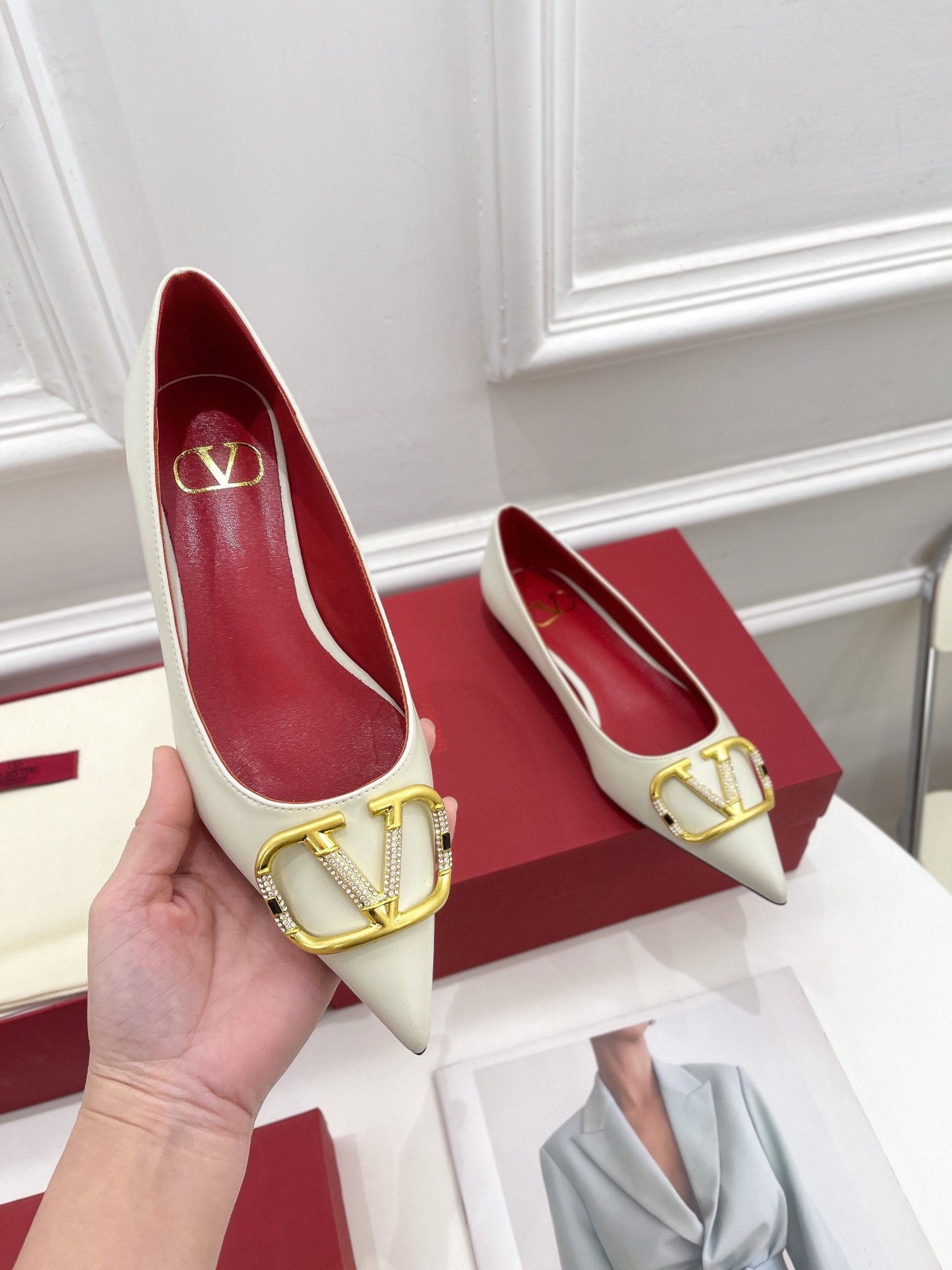 【Valentino】𝟐𝟎𝟐𝟏/𝐒𝐒 𝐧𝐞𝐰 Valentino 2022 spring and summer new large V diamond buckle high heels on the new