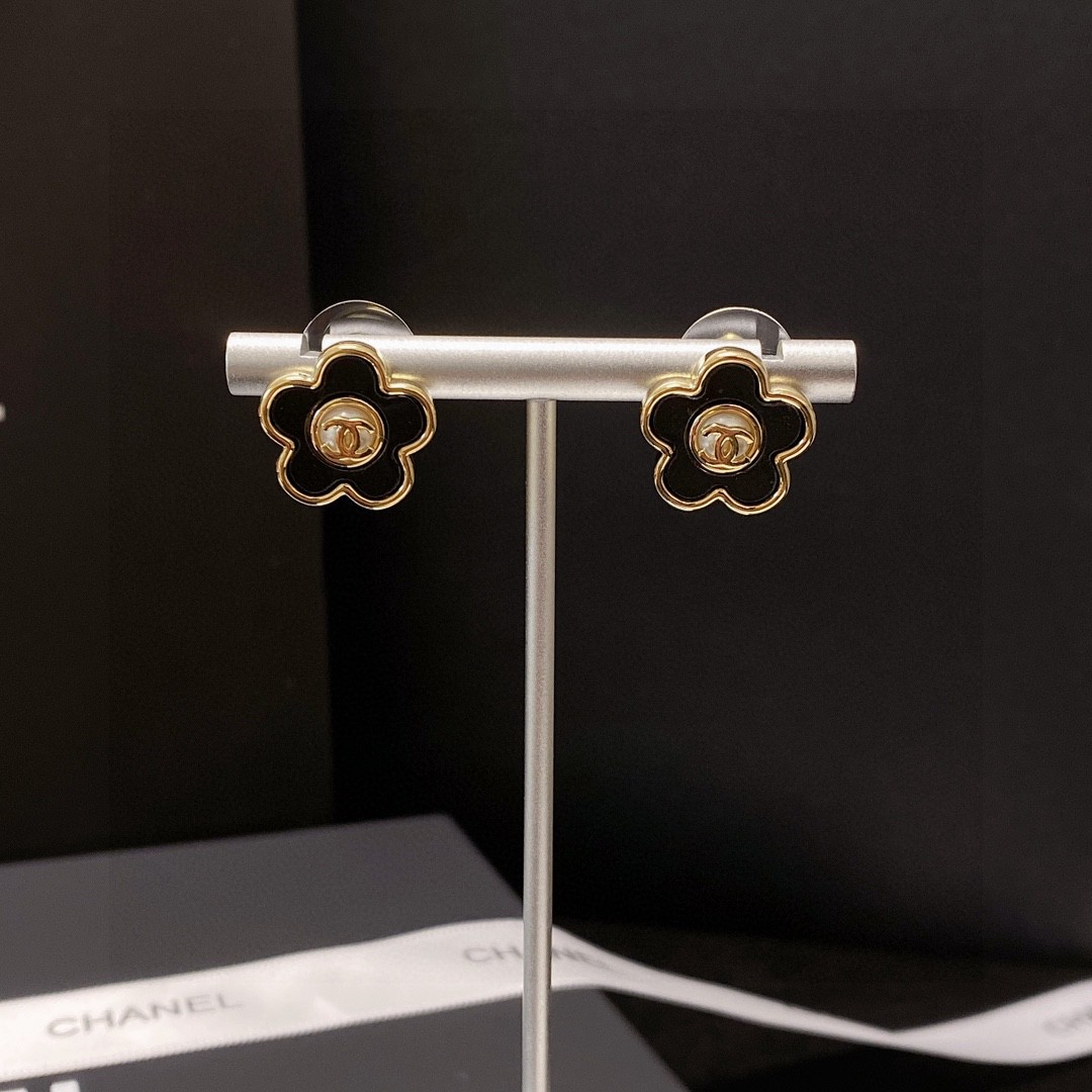 CHANEL🇫🇷Xiaoxiang earrings