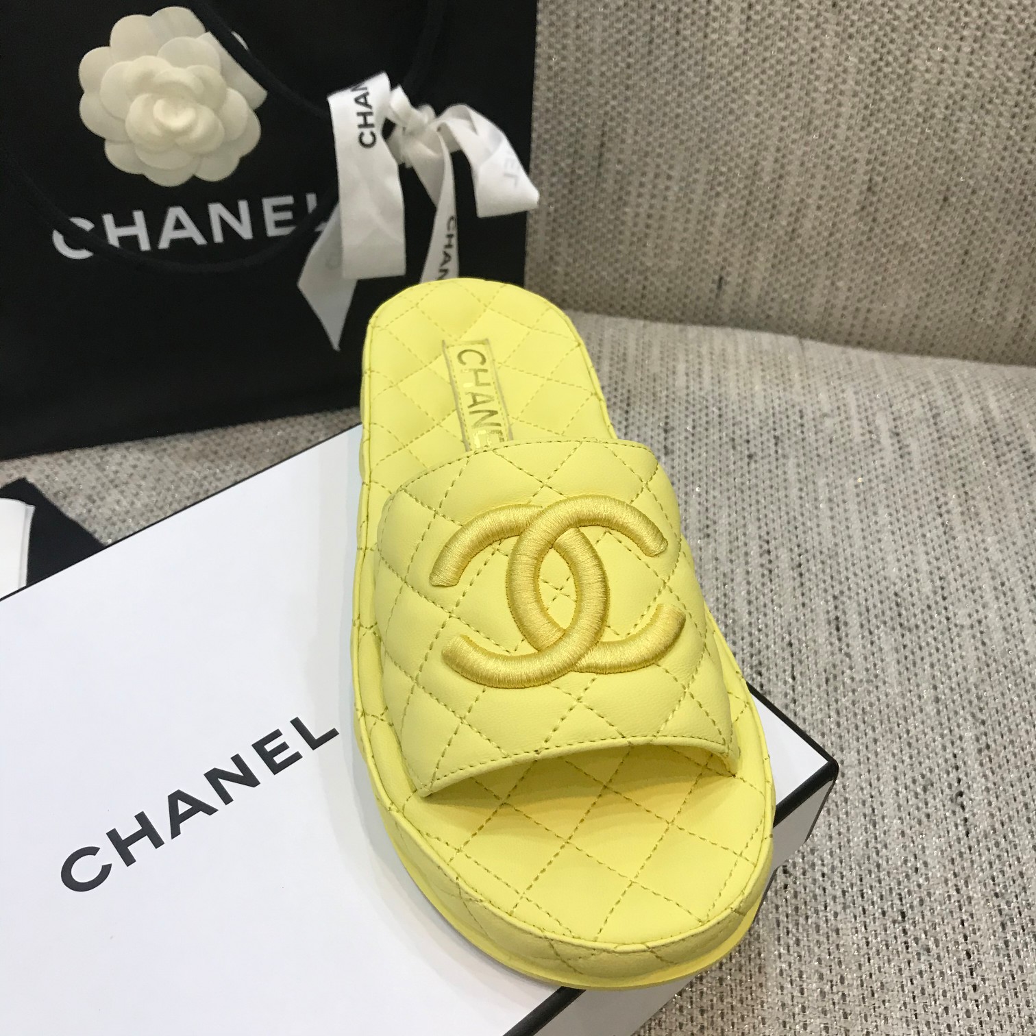 CHANEL 2022 early spring latest honey slippers fashion versatile series imported sheepskin cushioned feet