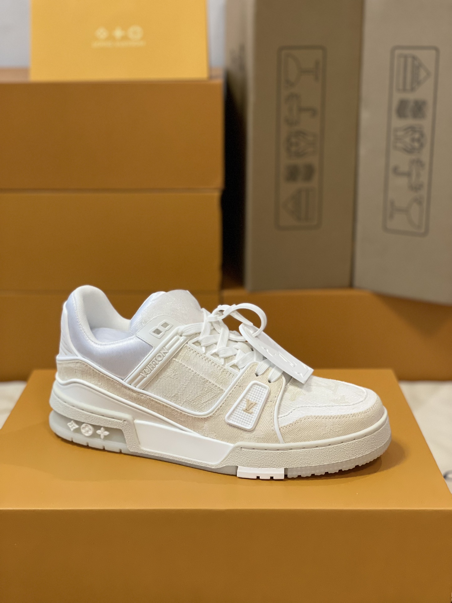 Louis Vuitton  Trainer 情侣款 款号1A8Z4S