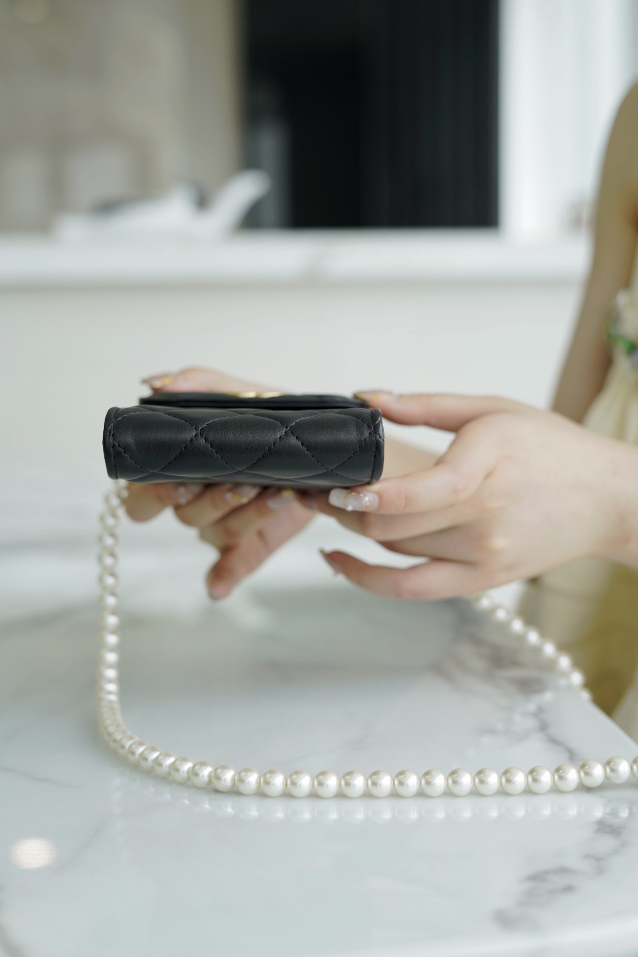 𝗖𝗛𝗔𝗘𝗡𝗟✦2021 𝗦𝘀 New for spring and summer Artificial pearls and calfskin body Pearl phone bag