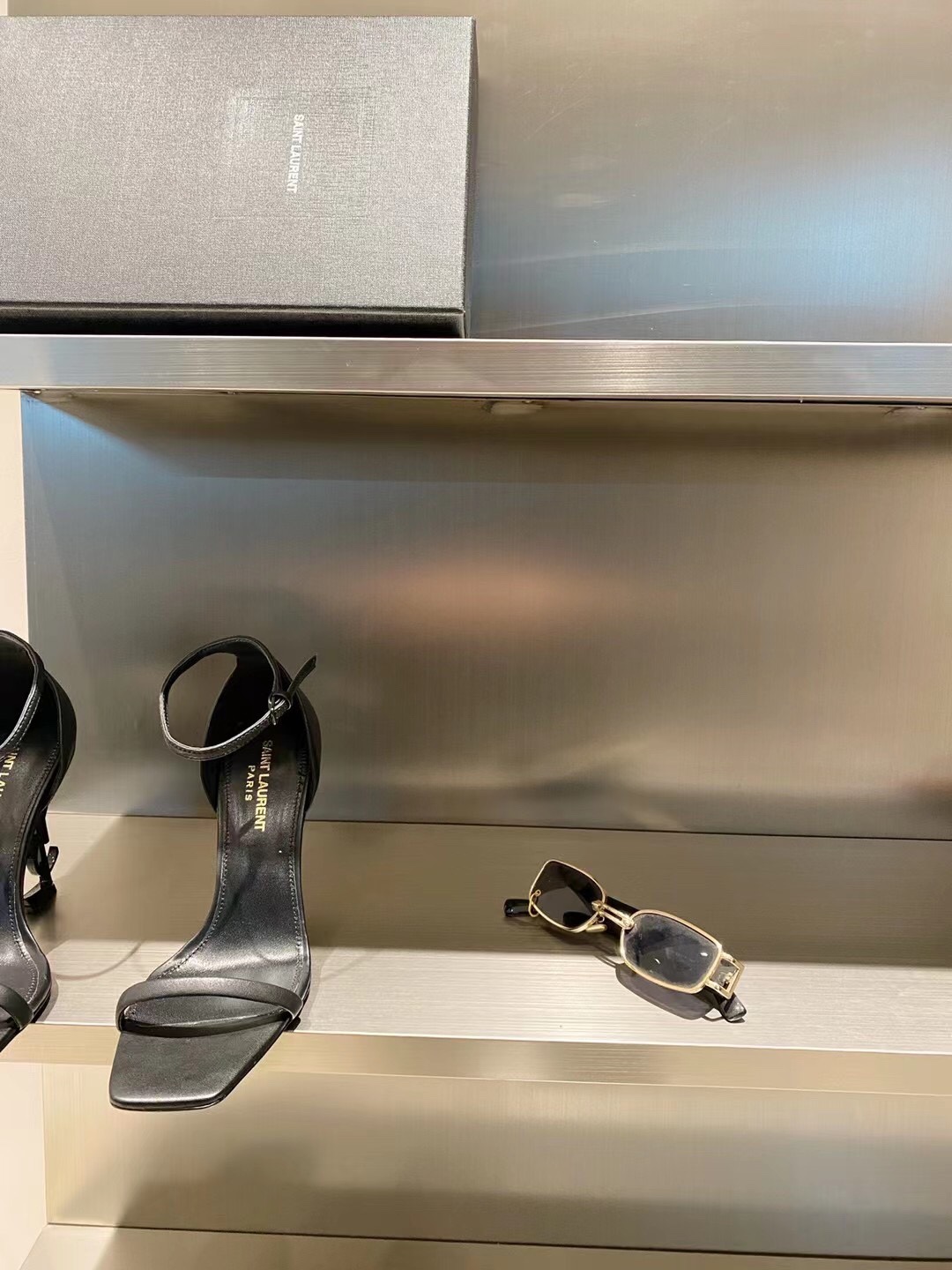 𝙎𝙖𝙞𝙣𝙩 𝙇𝙖𝙪𝙧𝙚𝙣𝙩 | 𝟐𝟎𝟐𝟏/𝐒𝐒 𝐧𝐞𝐰 YSL｜A beautiful classic Alphabet high-heeled sandals