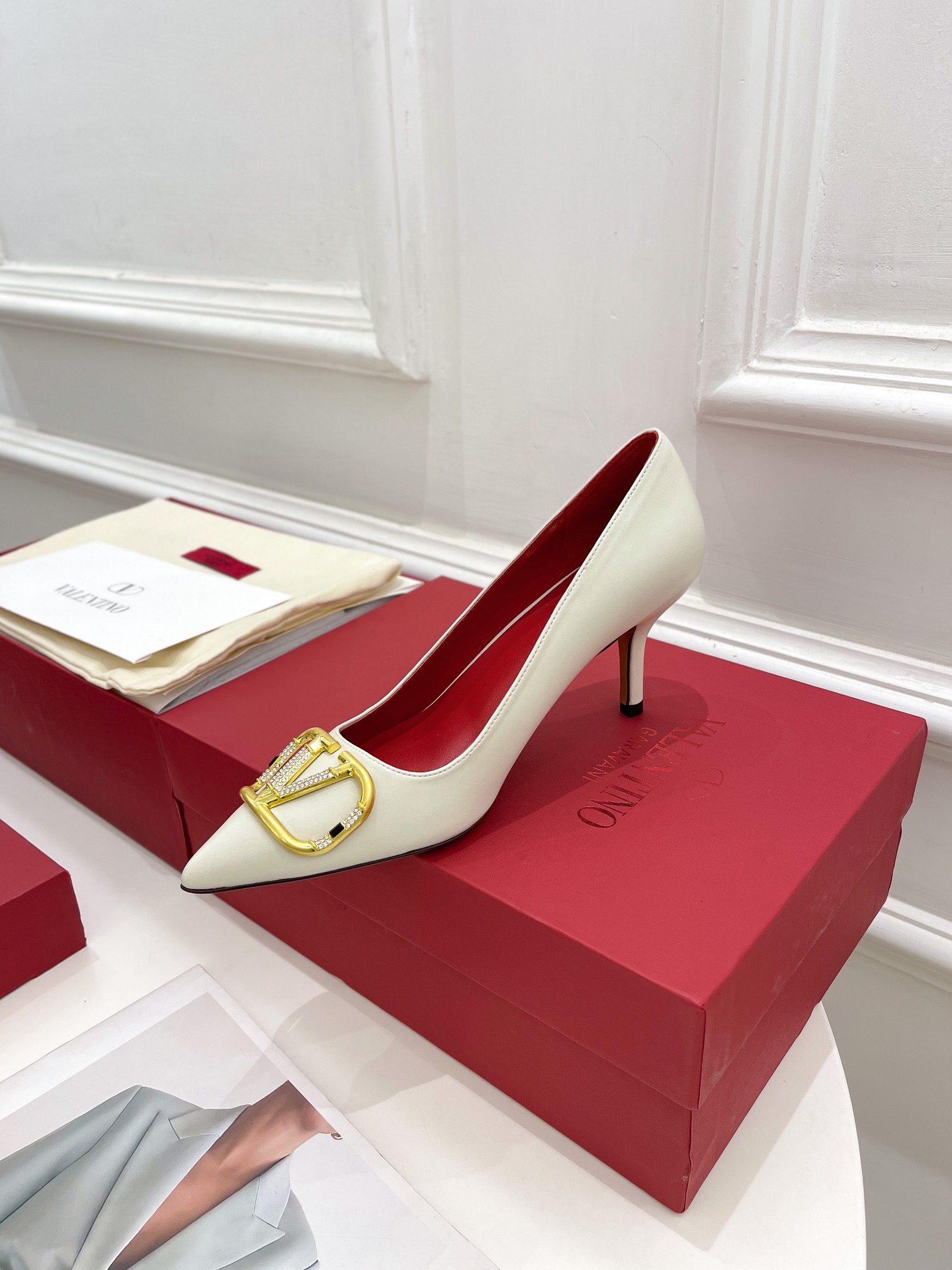 【Valentino】𝟐𝟎𝟐𝟏/𝐒𝐒 𝐧𝐞𝐰 Valentino 2022 spring and summer new large V diamond buckle high heels on the new