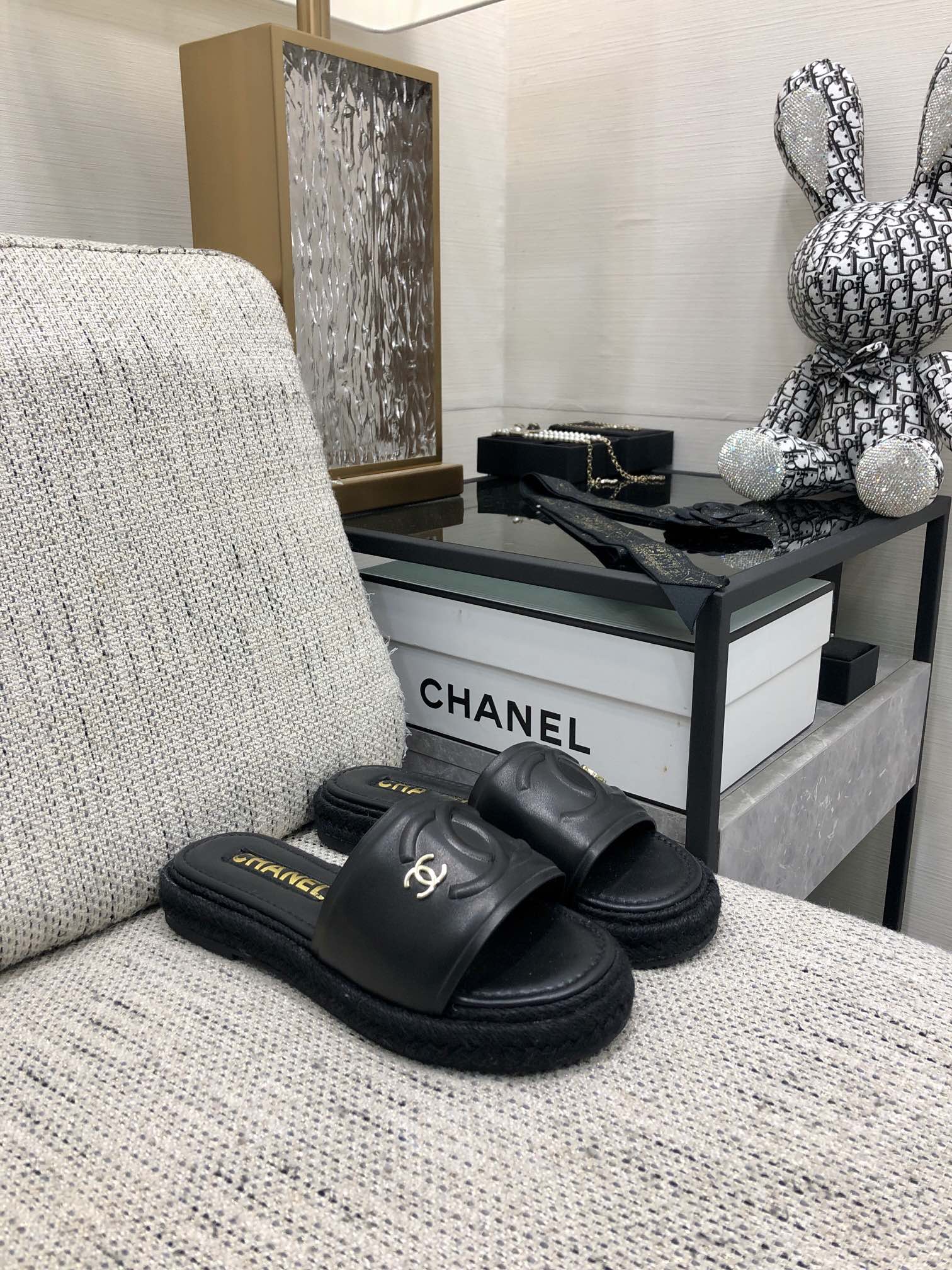 CHANEL 2023 spring and summer latest electric embroidery honey slippers Imported leather outsole