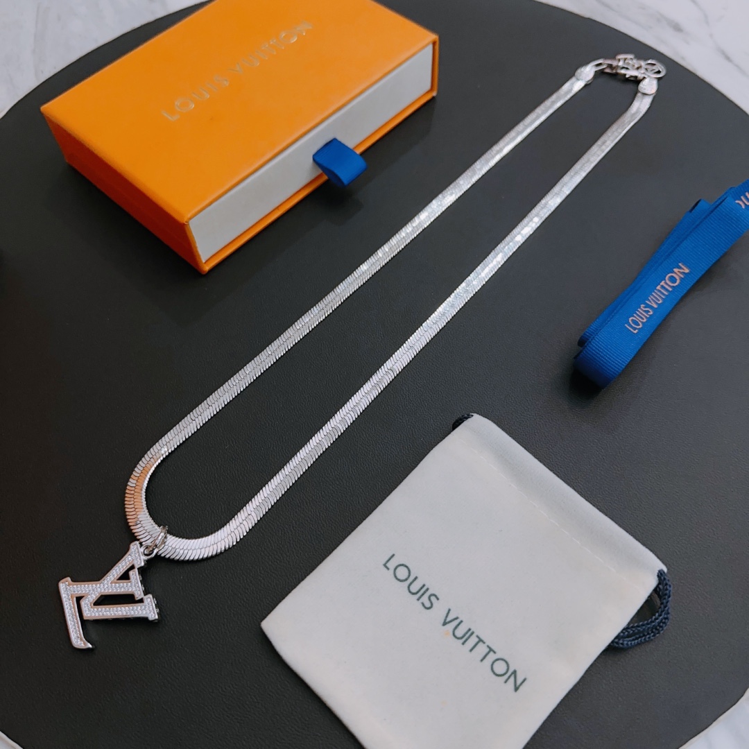 Louis Vuitton vintage silver necklace, couple's version, chain length 60 cm, changeable