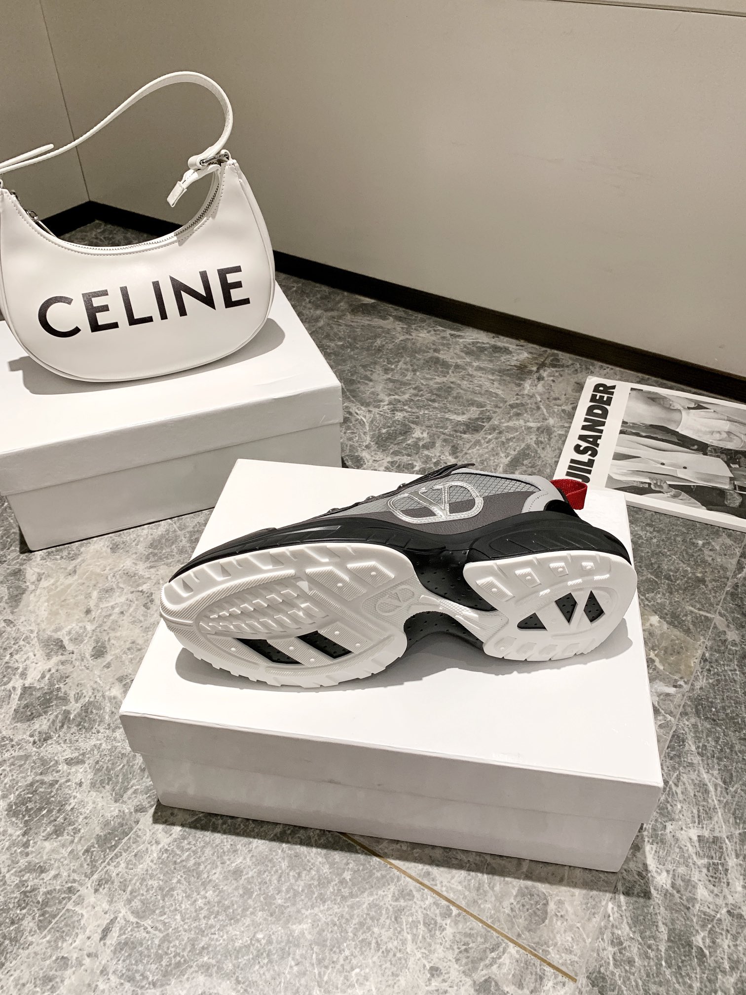 【Valentino】𝟐𝟎𝟐𝟏/𝐒𝐒 𝐧𝐞𝐰 Valentino 2022 ss spring-summer collection of new old man shoes