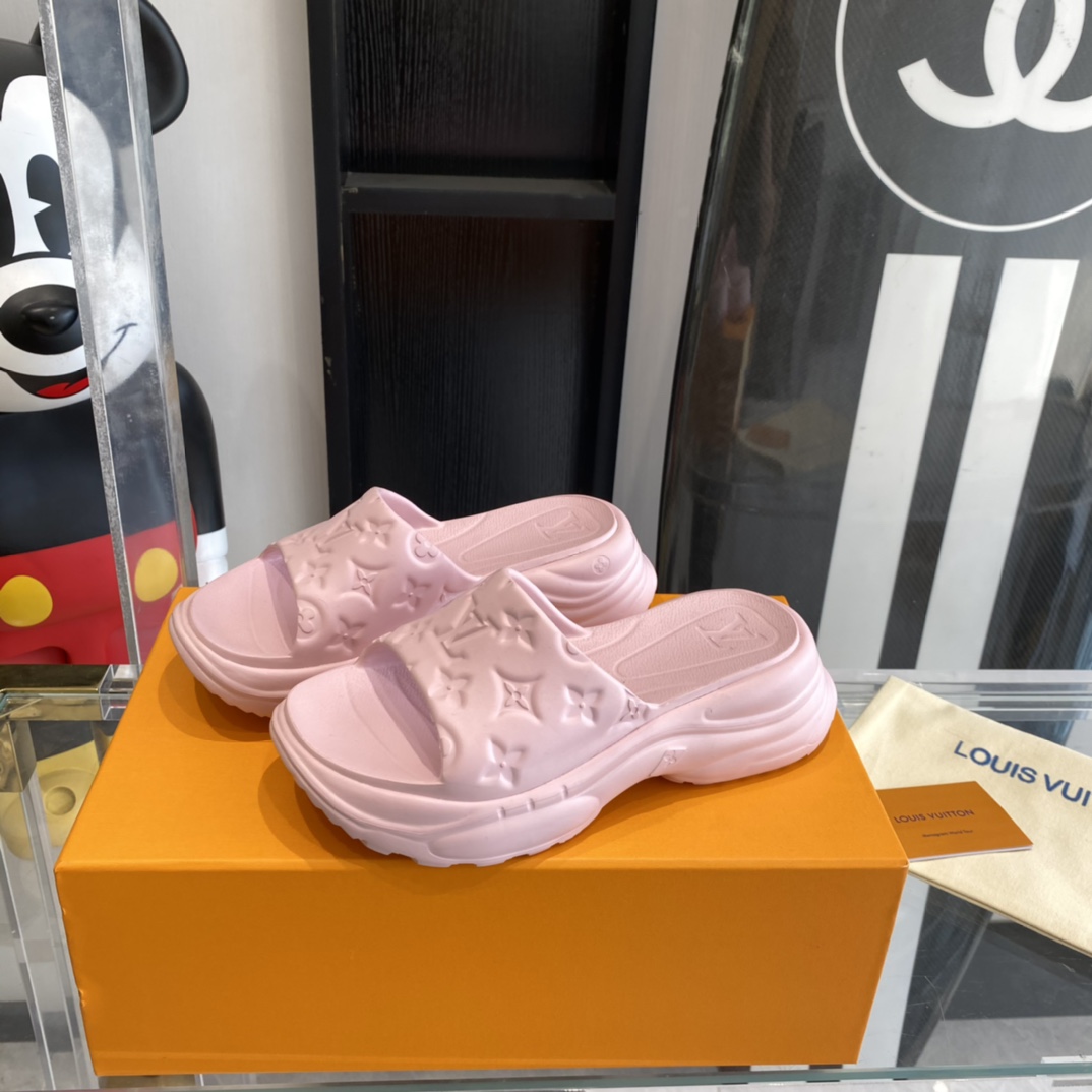 Louis Vuitton platform slippers Pool Pillow Comfort will enter the series