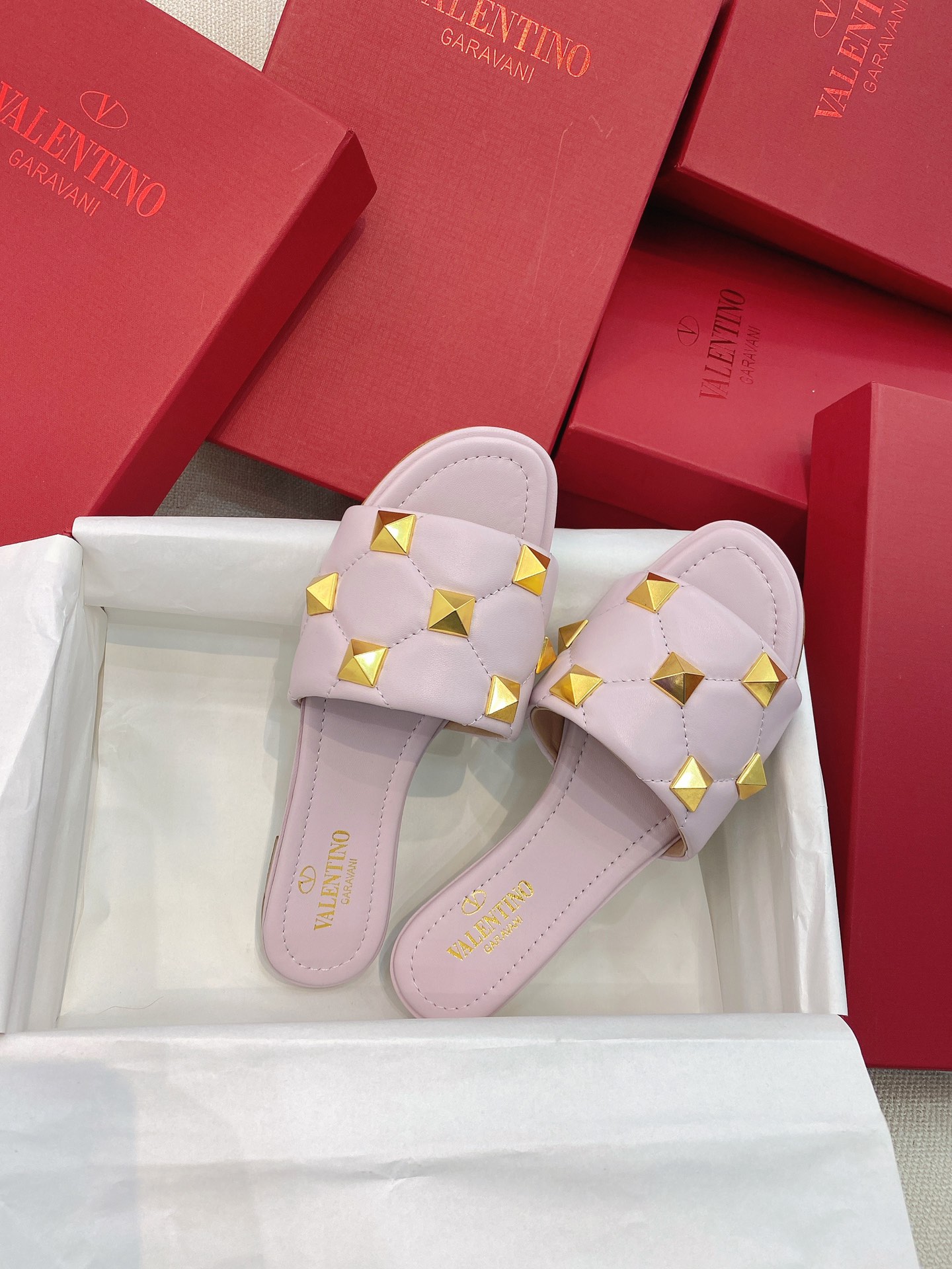 【Valentino】𝟐𝟎𝟐𝟏/𝐒𝐒 𝐧𝐞𝐰 021 official website new metal rivets diamond plaid slippers Qin Lan the same model