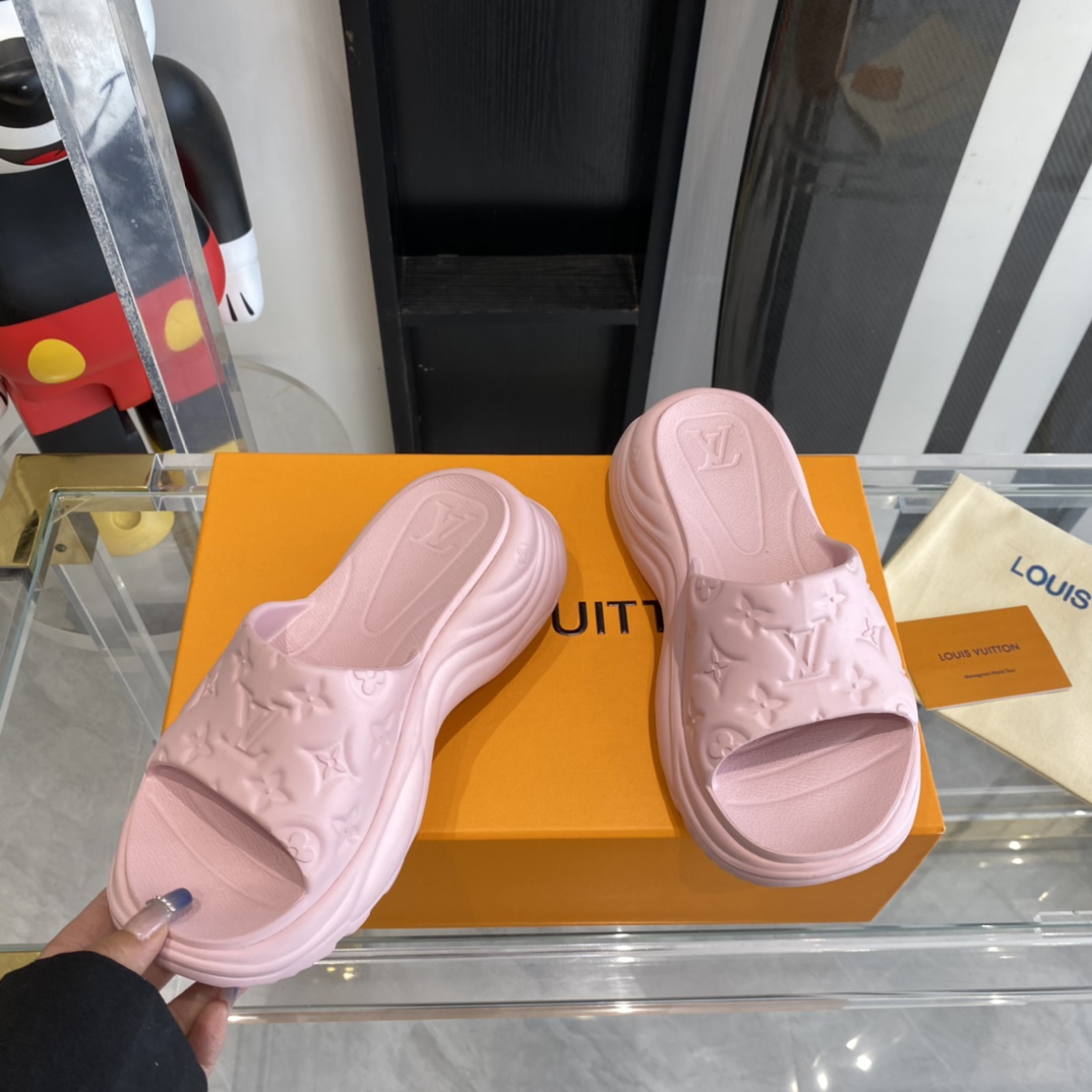 Louis Vuitton platform slippers Pool Pillow Comfort will enter the series