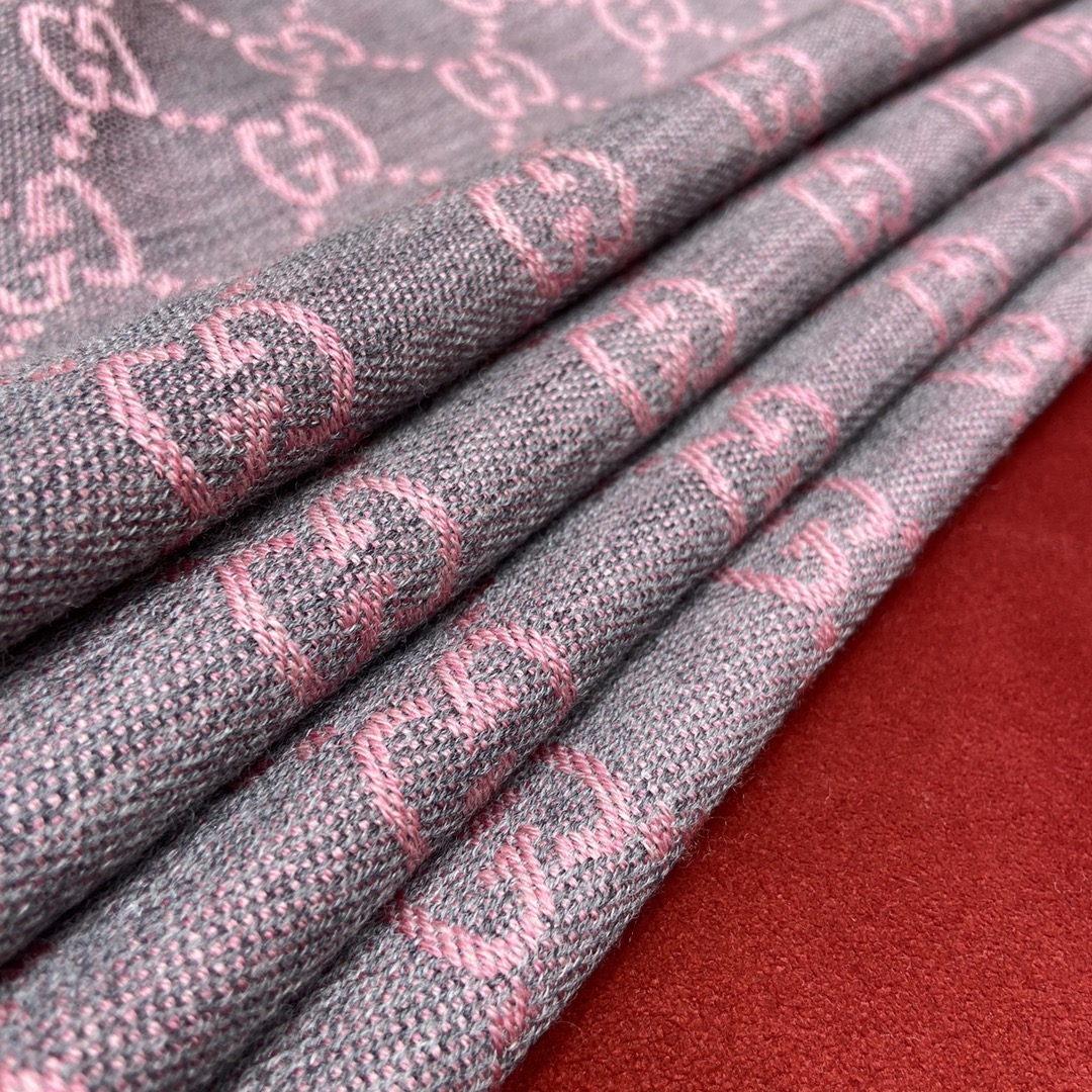 GUCCI Double-sided three-dimensional jacquard scarf 100% wool