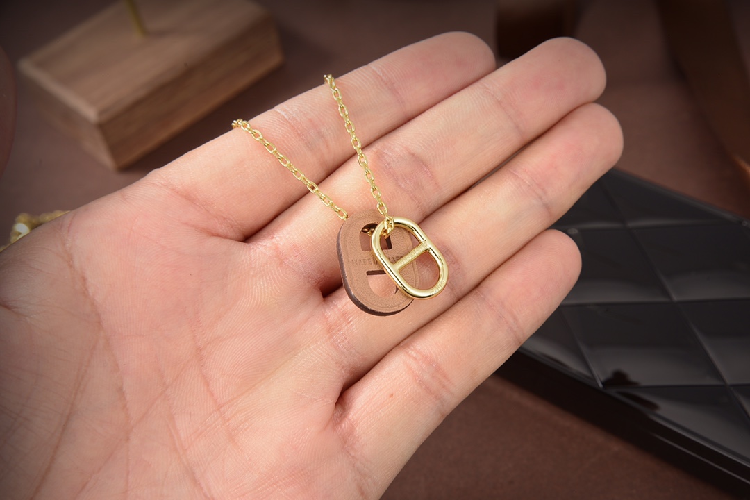 Hermes necklace