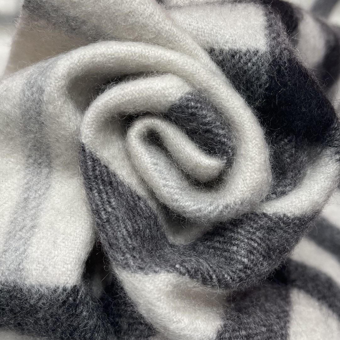 Burberry Classic Check Scarf