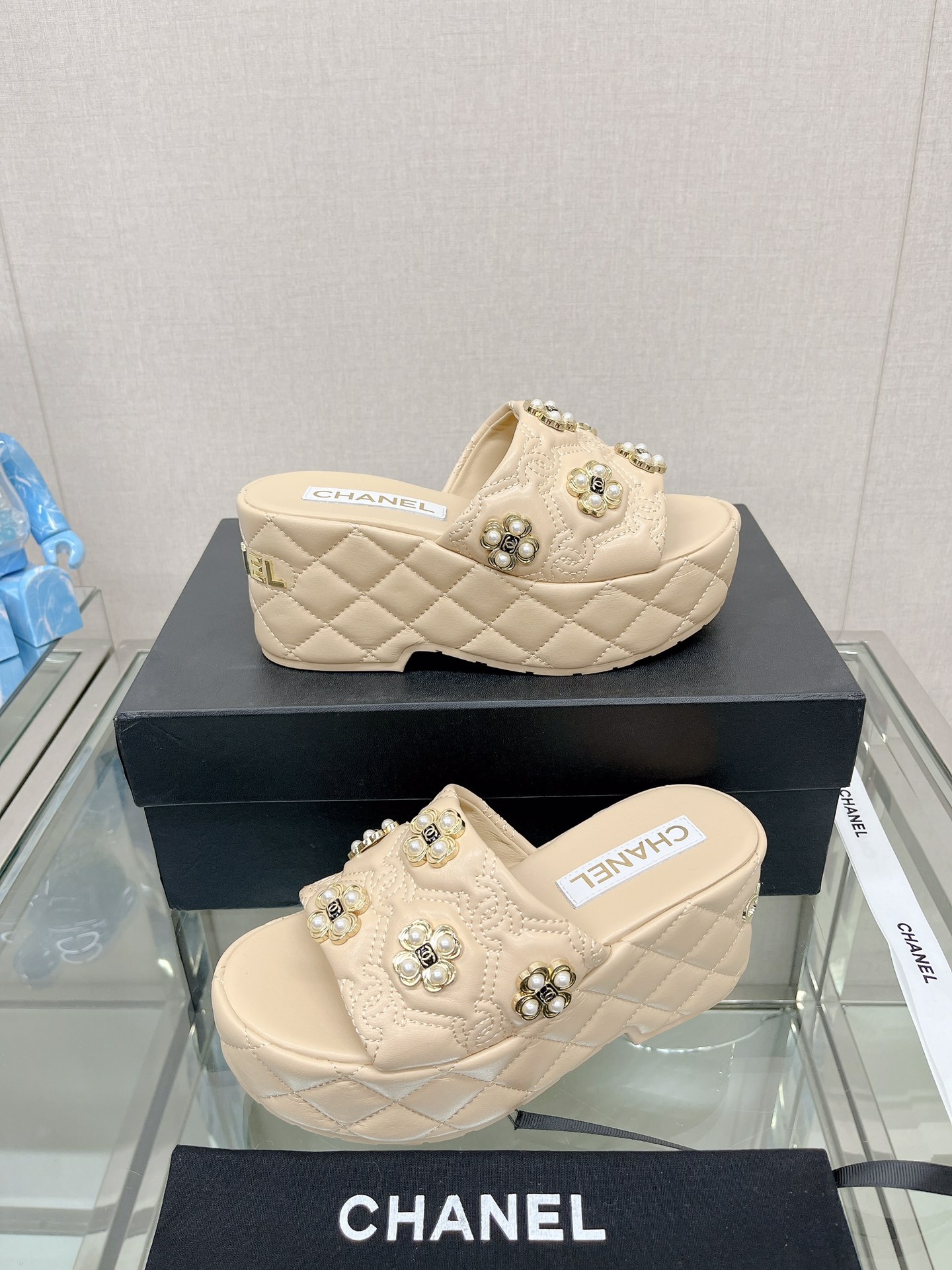 CHANEL water table thick bottom pearl flower slippers original rubber sole