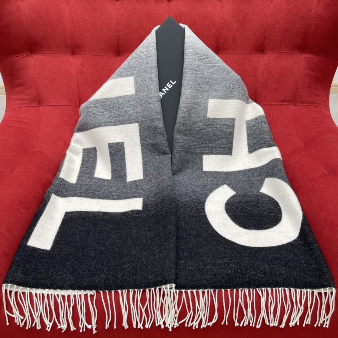 𝐂𝐡𝐚𝐧𝐞𝐥 shawl scarf 🧣 dual-use 53% cashmere ➕ 47% wool