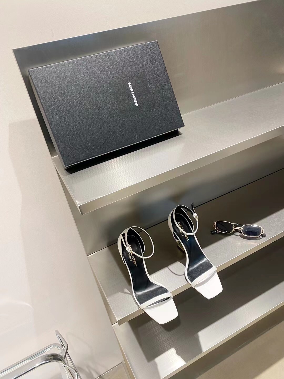 𝙎𝙖𝙞𝙣𝙩 𝙇𝙖𝙪𝙧𝙚𝙣𝙩 | 𝟐𝟎𝟐𝟏/𝐒𝐒 𝐧𝐞𝐰 YSL｜A beautiful classic Alphabet high-heeled sandals