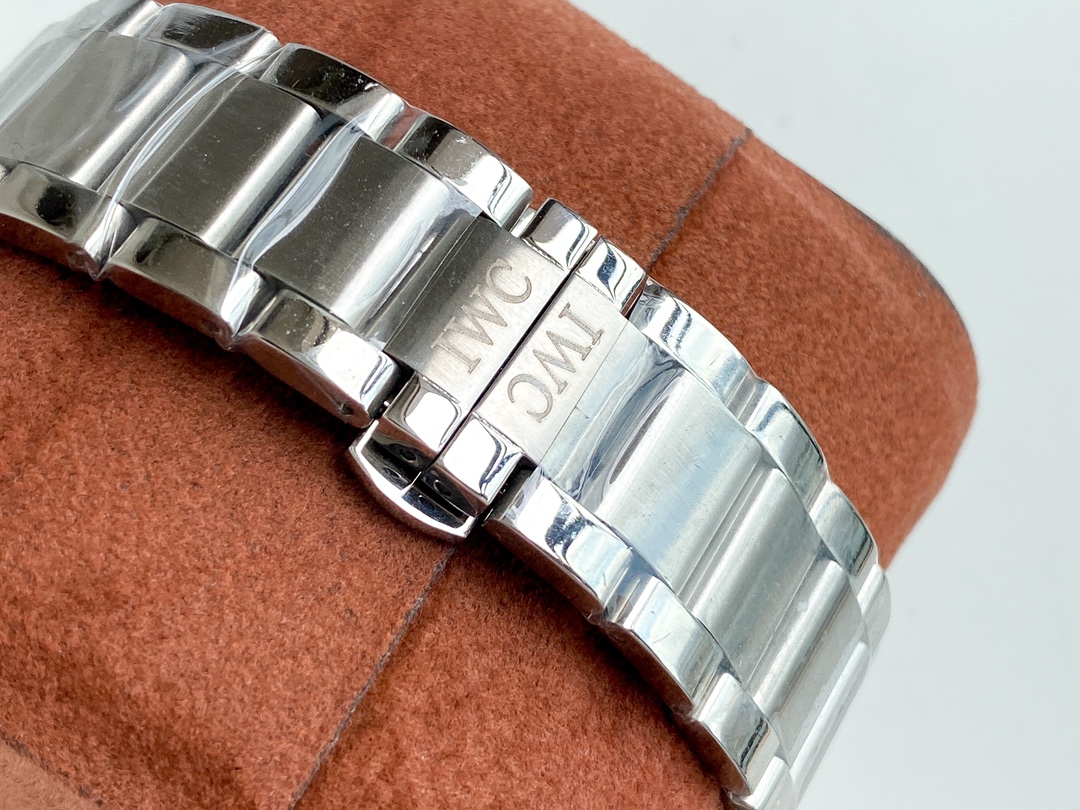 IWC- Fine men's watches Fully automatic mechanical movement, top 316 steel case and strap
