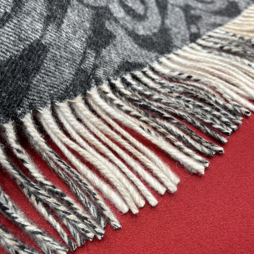 Burberry Reversible Check Fringed Cashmere Scarf 100% Cashmere