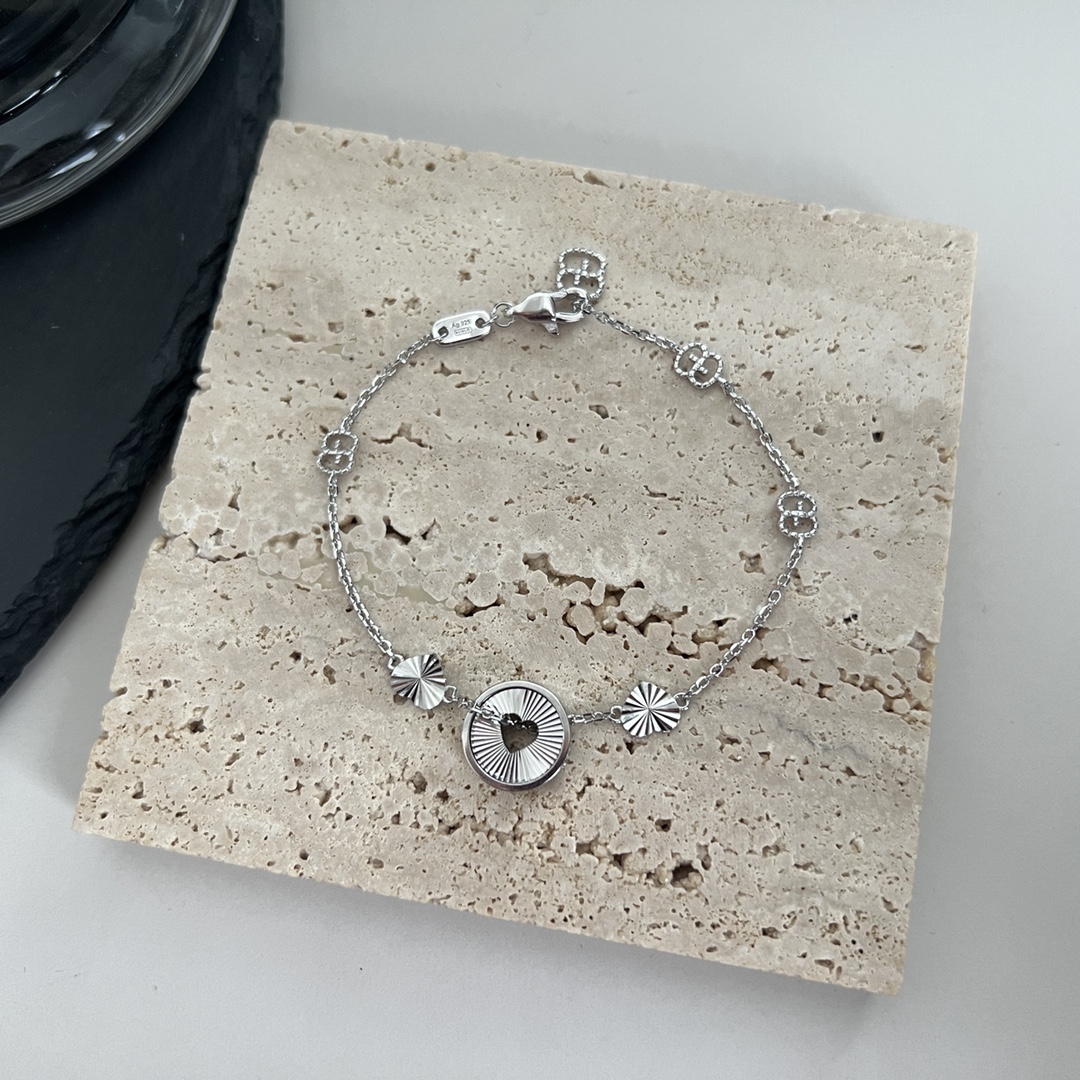 𝐆𝐮𝐜𝐜𝐢 New ICON series hollow heart-shaped pendant love bracelet