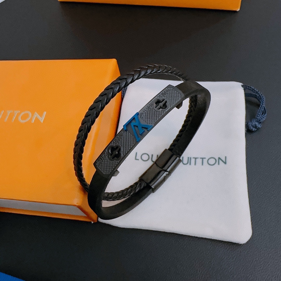 Louis Vuitton cowhide bracelet 🇷🇼 Couple's version