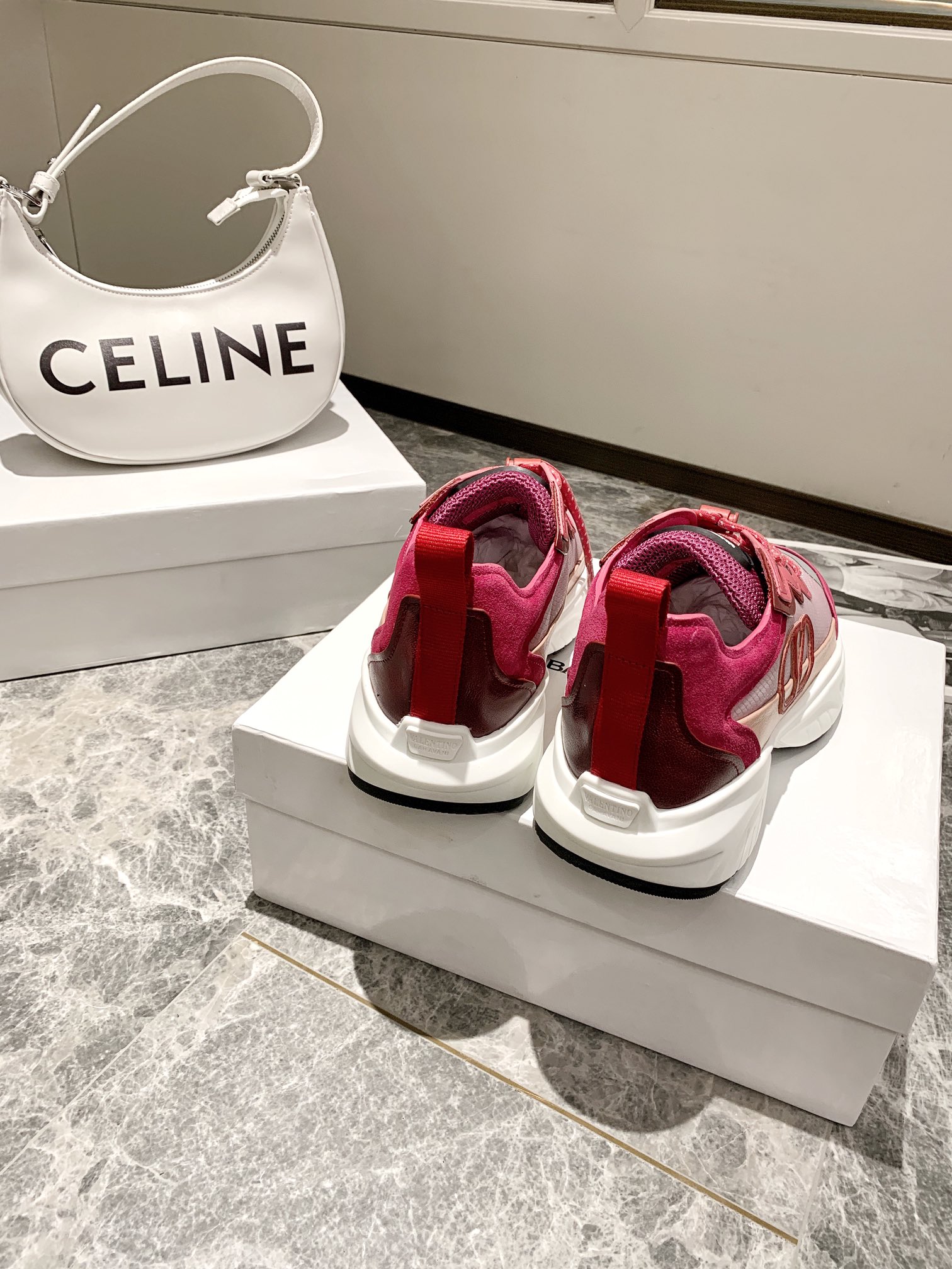 【Valentino】𝟐𝟎𝟐𝟏/𝐒𝐒 𝐧𝐞𝐰 Valentino 2022 ss spring-summer collection of new old man shoes