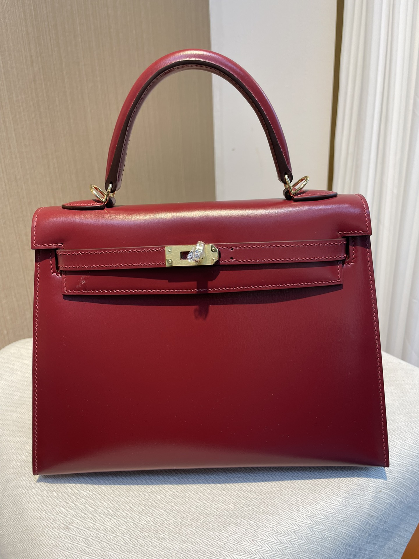 Kelly25 wine red gold box