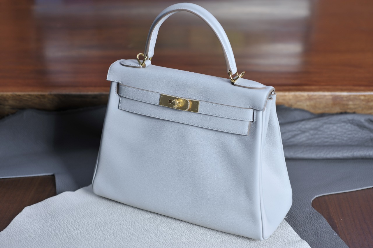 Kelly28 pearl gray gold buckle swift leather