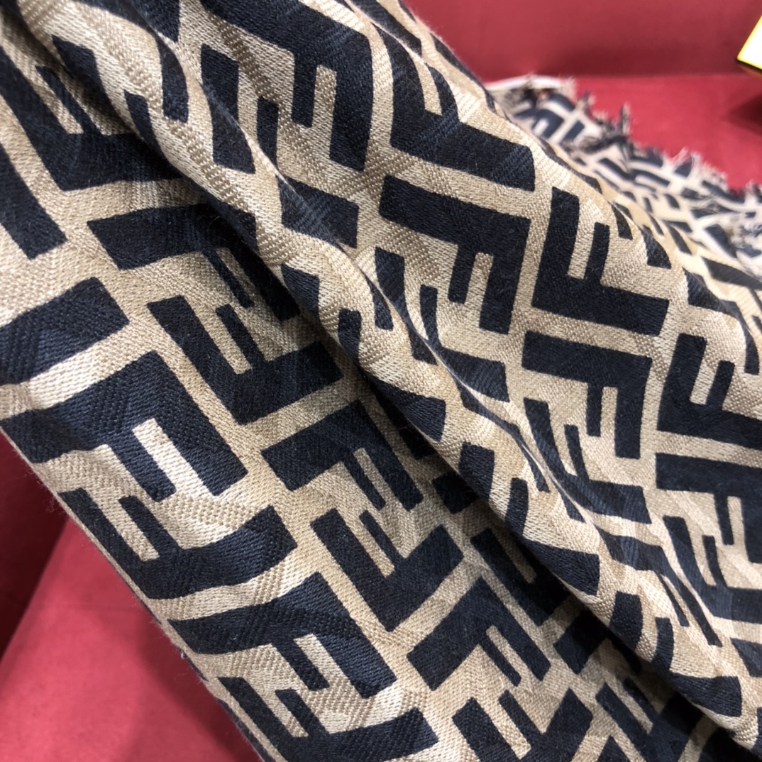 𝐅𝐞𝐧𝐝𝐢 Classic presbyopic shawl/scarf 70% wool content ➕ 30% mulberry silk fabric