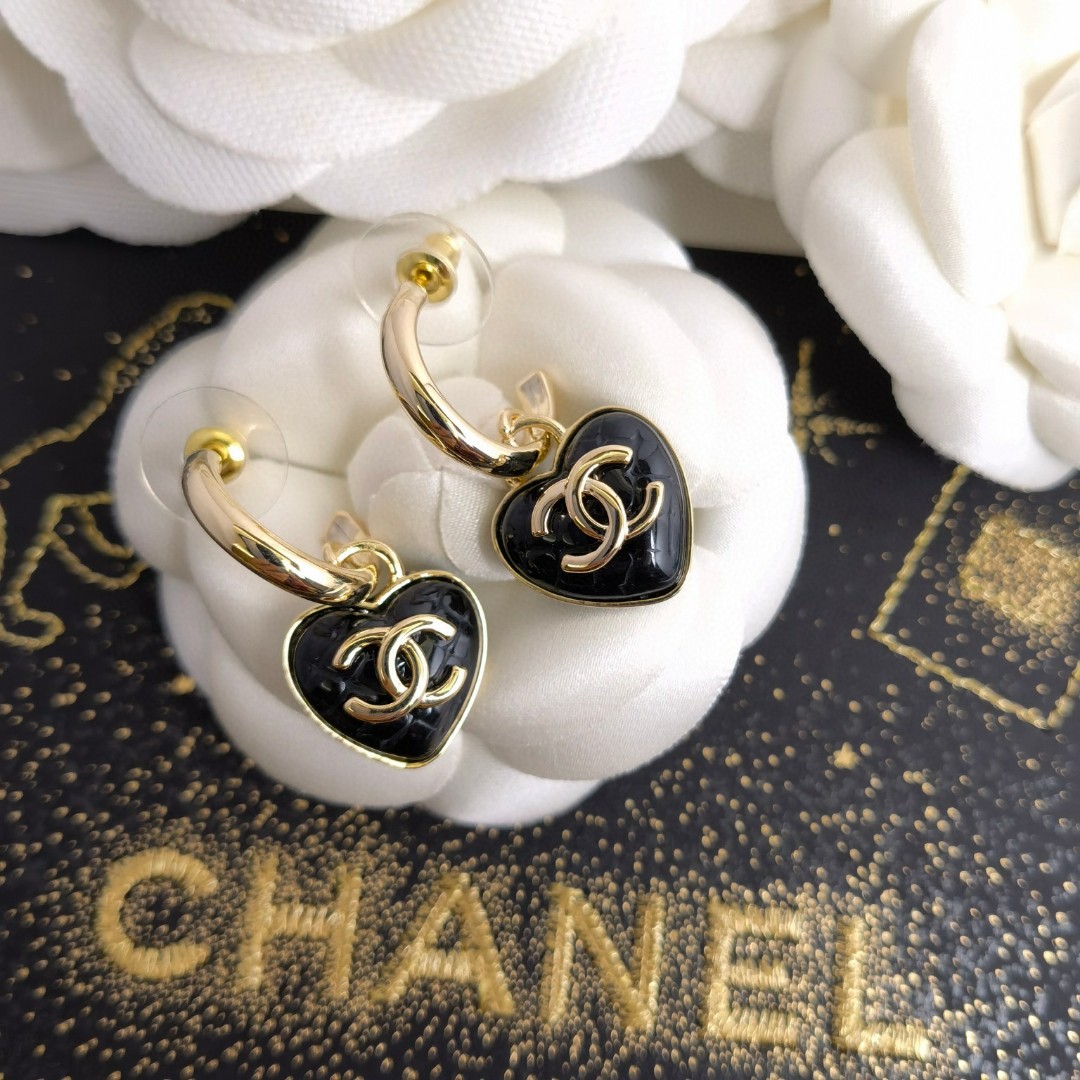 CHANEL🇫🇷Xiaoxiang three-dimensional double-sided pearl love letter earrings earrings