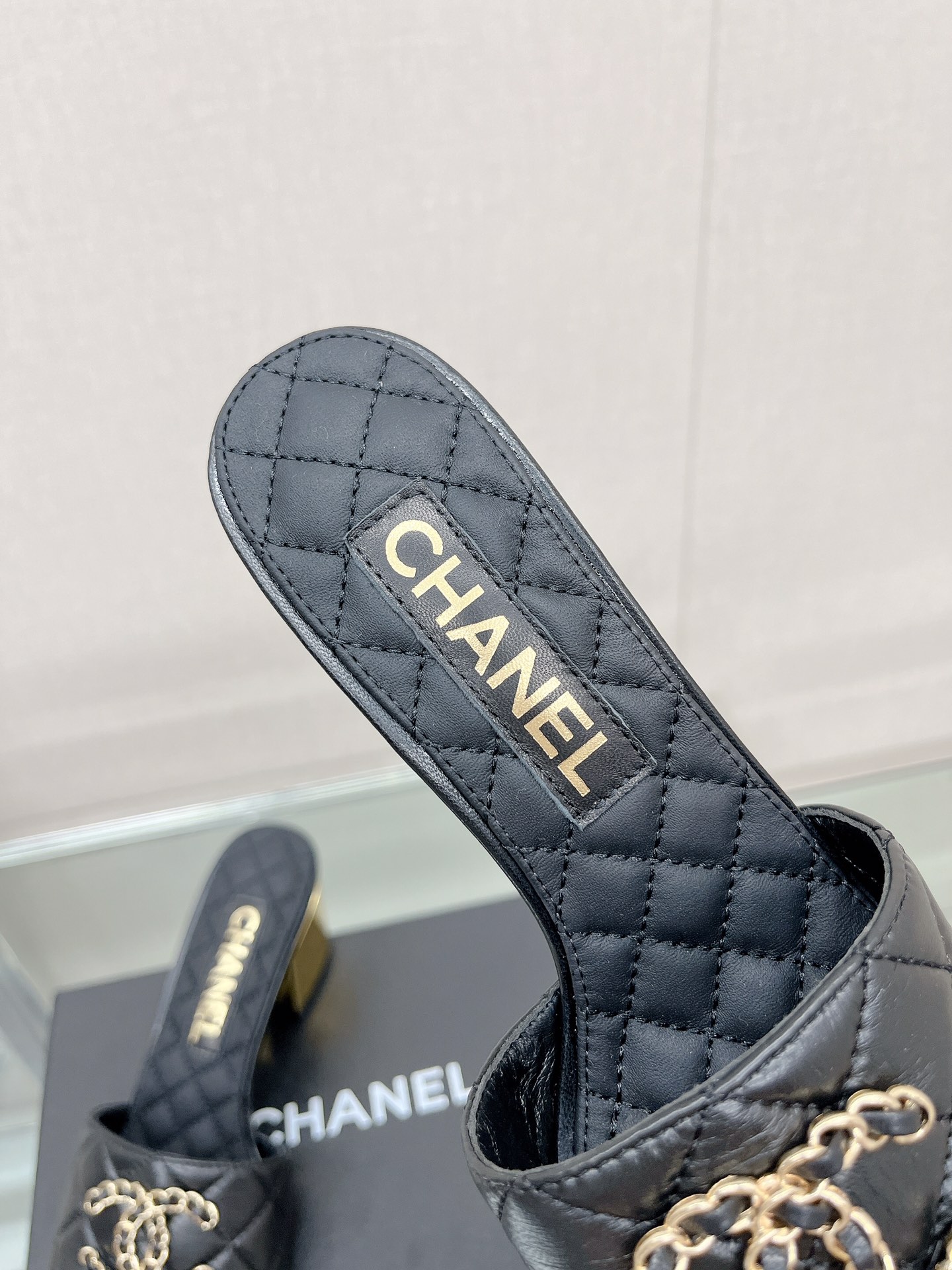 CHANEL 23Ss new diamond check chain double C buckle metal heel slippers sheepskin lining