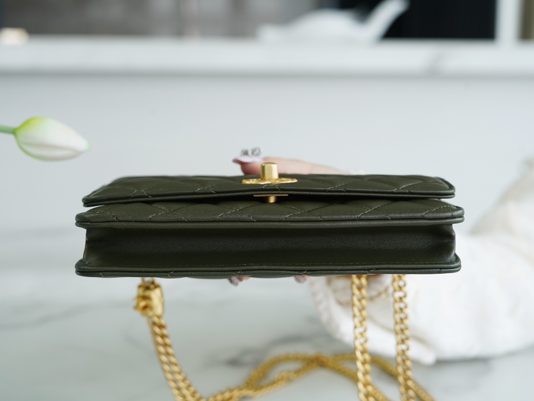 𝗖𝗛𝗔𝗡𝗘𝗟✦ 𝟮𝟐𝑲 Adjustment gold bead clasp Double C 𝗹𝗼𝗴𝗼 embossed small gold column woc adjustable buckle Cuban green