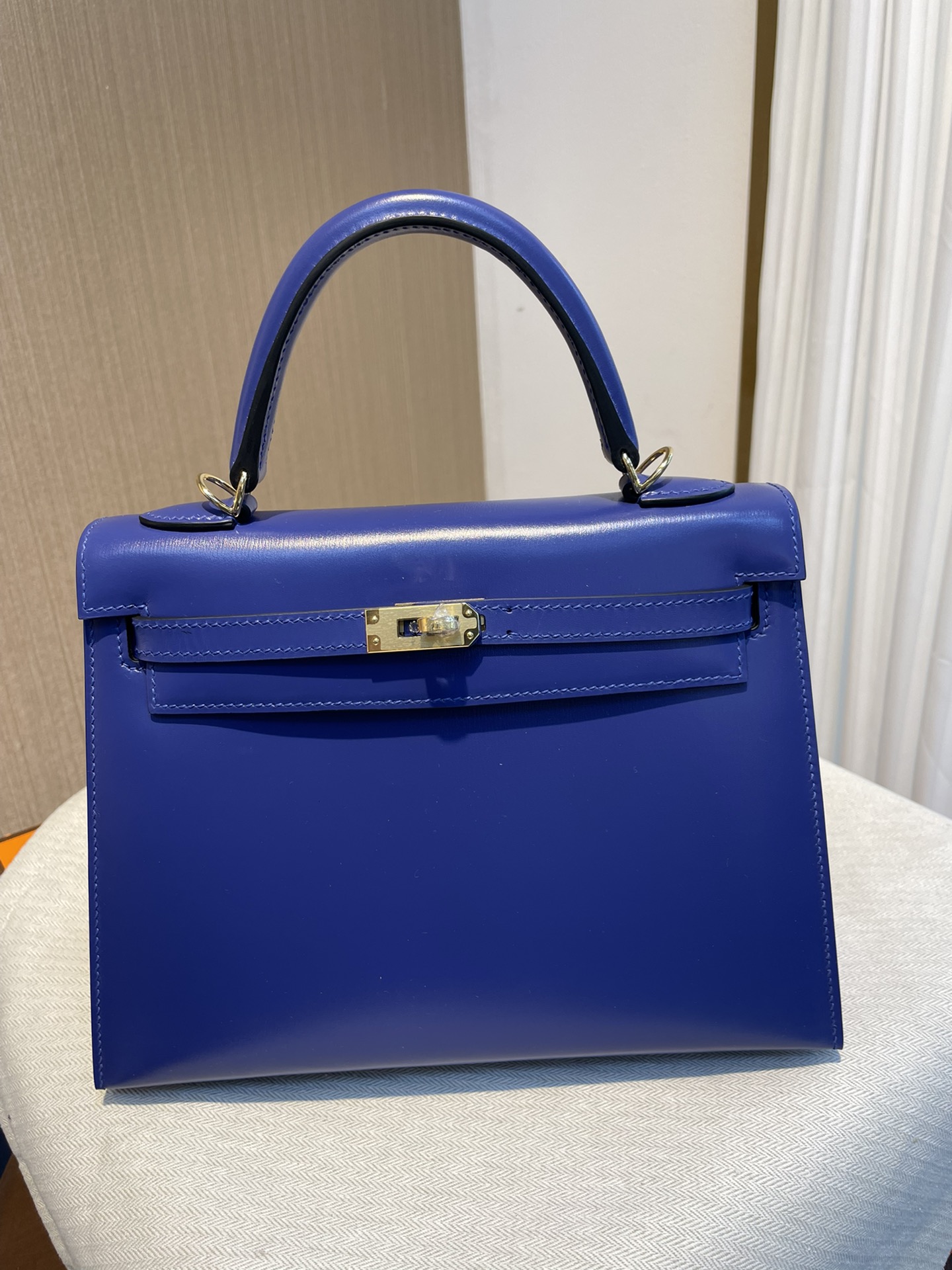 Kelly25 electric blue gold box