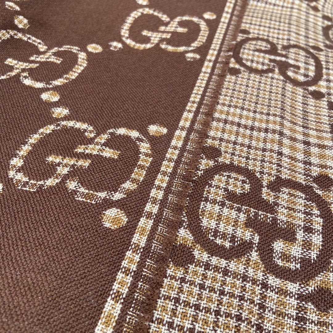 GUCCI Double-sided three-dimensional jacquard scarf 100% wool