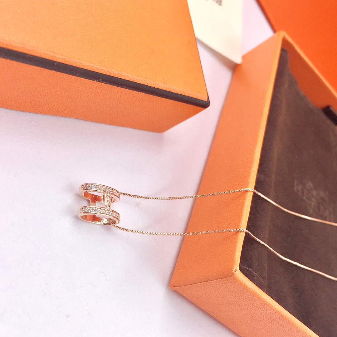 Hermes necklace