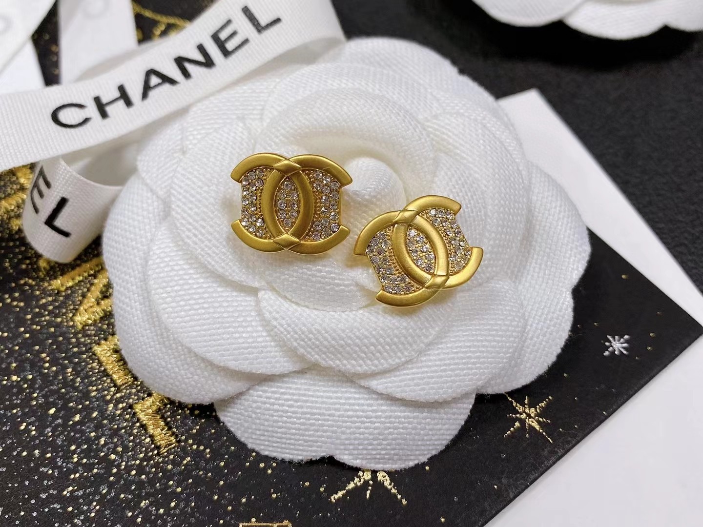 CHANEL🇫🇷Xiaoxiang middle-aged double C earrings
